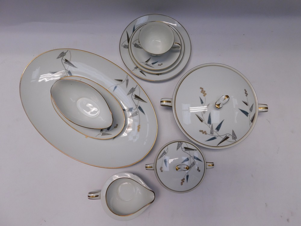 A Modern Japanese pottery dinner service (2 boxes) mostly in overall good condition , but signs of - Image 3 of 4