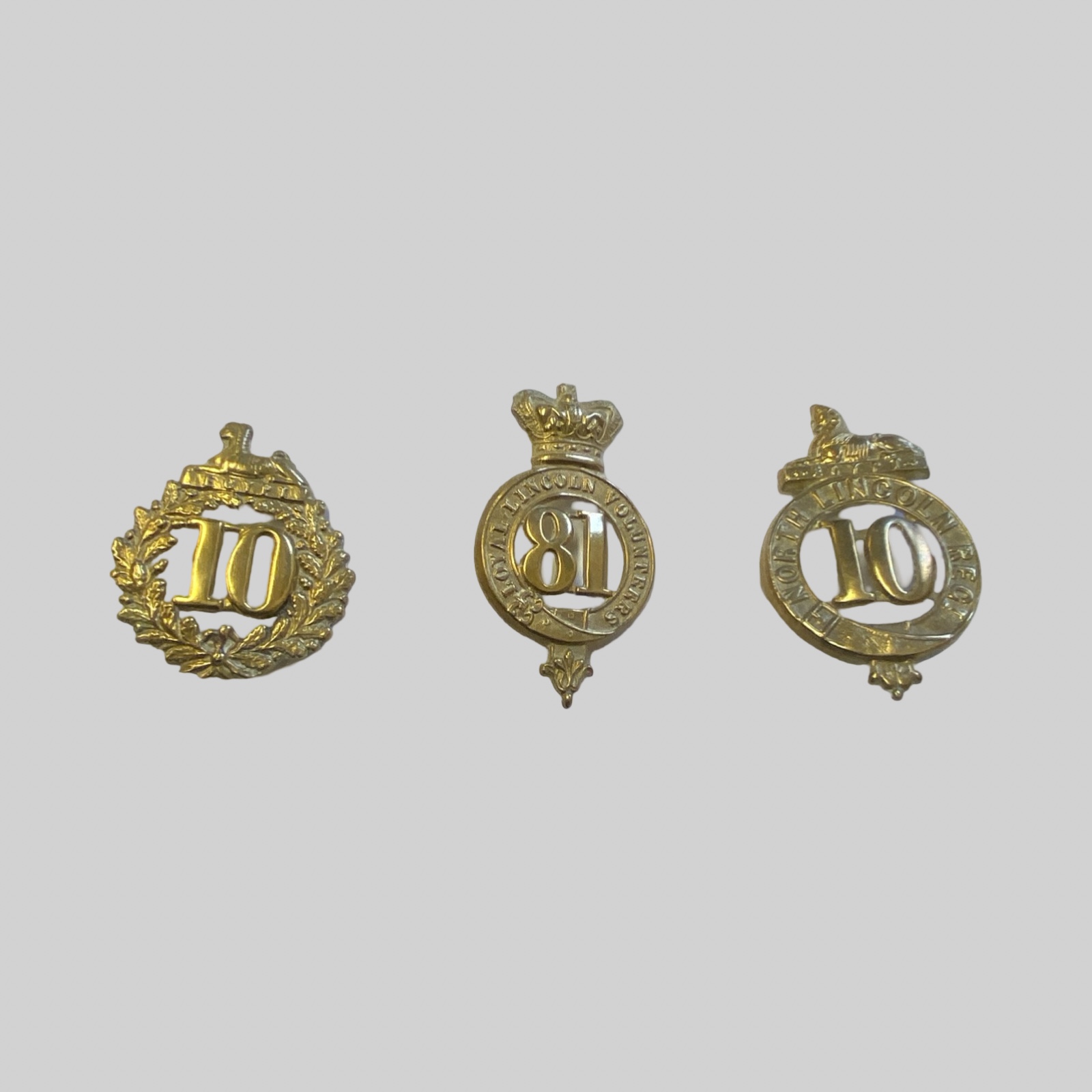 Assorted Shako Glengarry & Cap Badges 3 Cap Badges Lincolnshire Yeomanry, 10th Foot ( North Lincs - Image 4 of 4