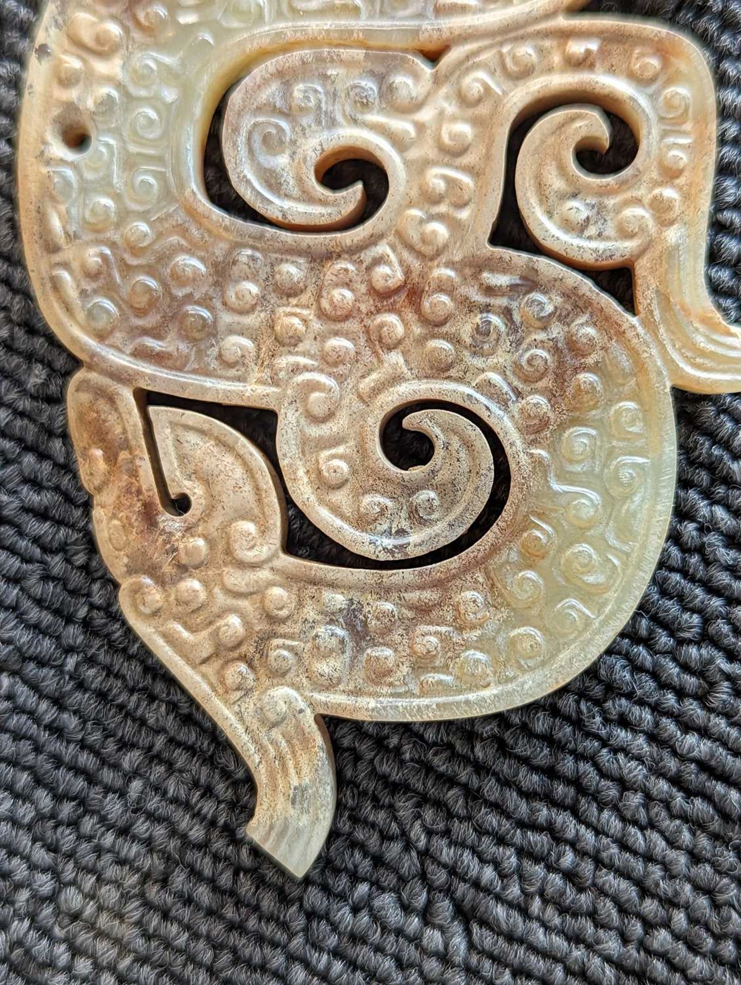 DRAGON-SHAPED PENDANT WITH CIRRUS CLOUD STRIPES - Image 2 of 25