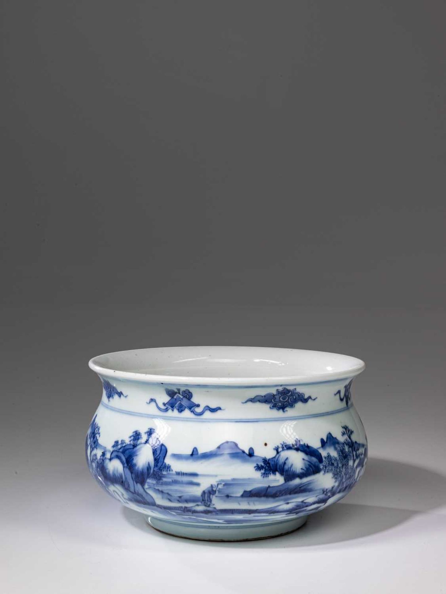 BLUE AND WHITE PORCELAIN - Image 3 of 5