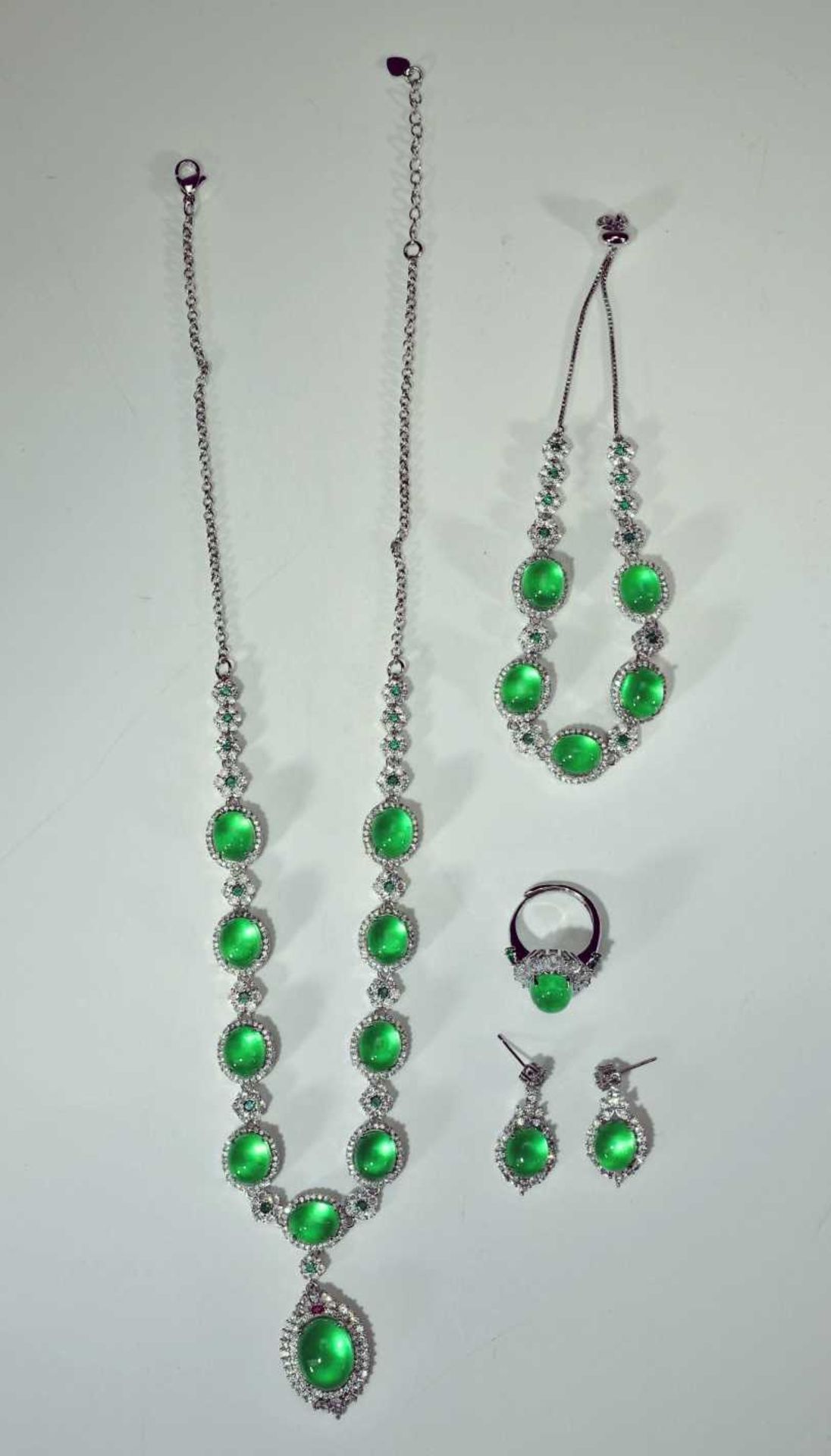 SET OF JADE JEWELLERY