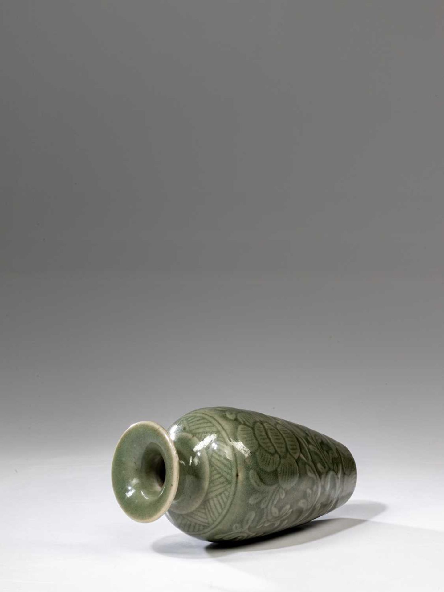 (R) SMALL CELADON VASE - Image 6 of 6
