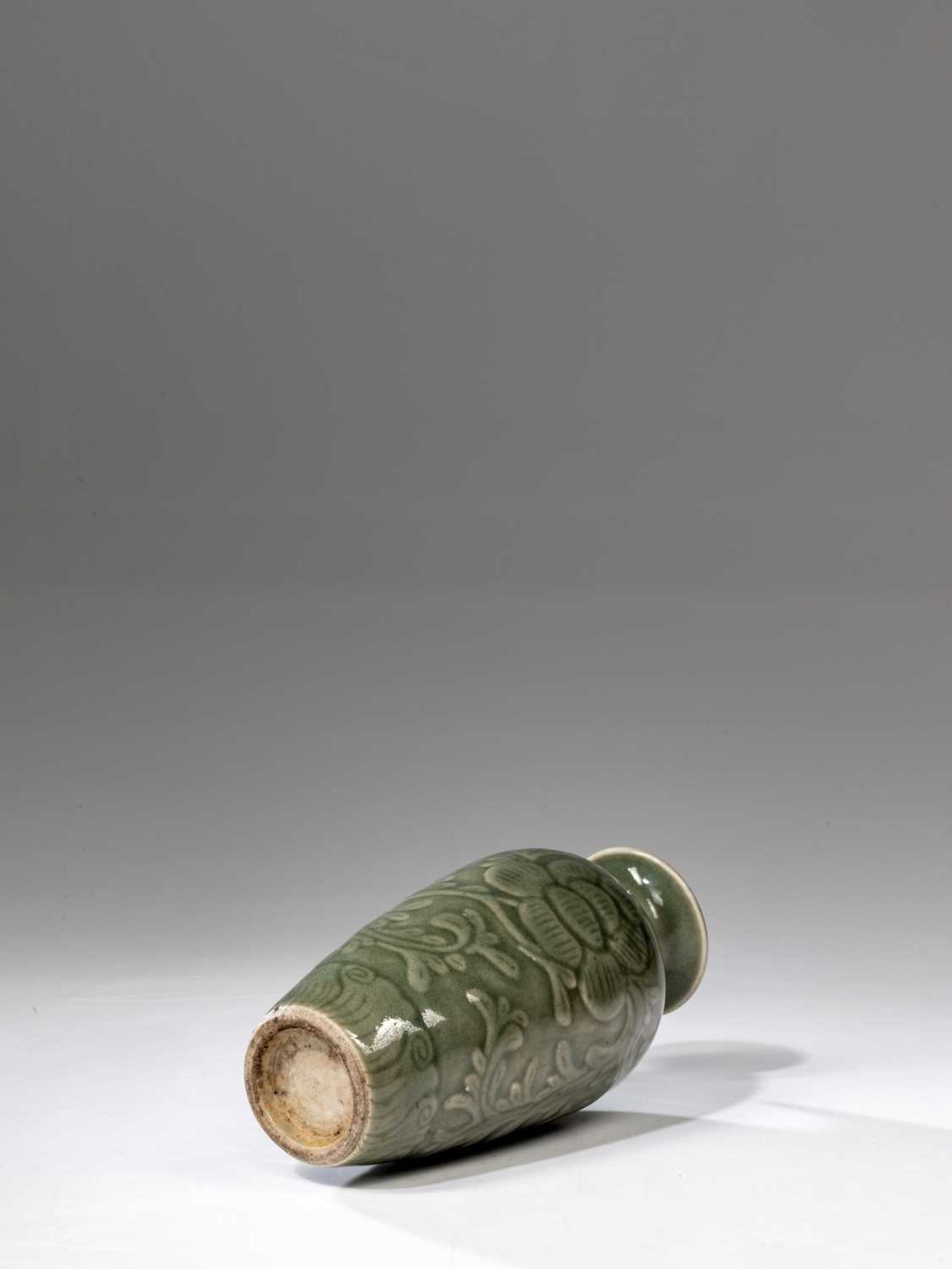 (R) SMALL CELADON VASE - Image 5 of 6