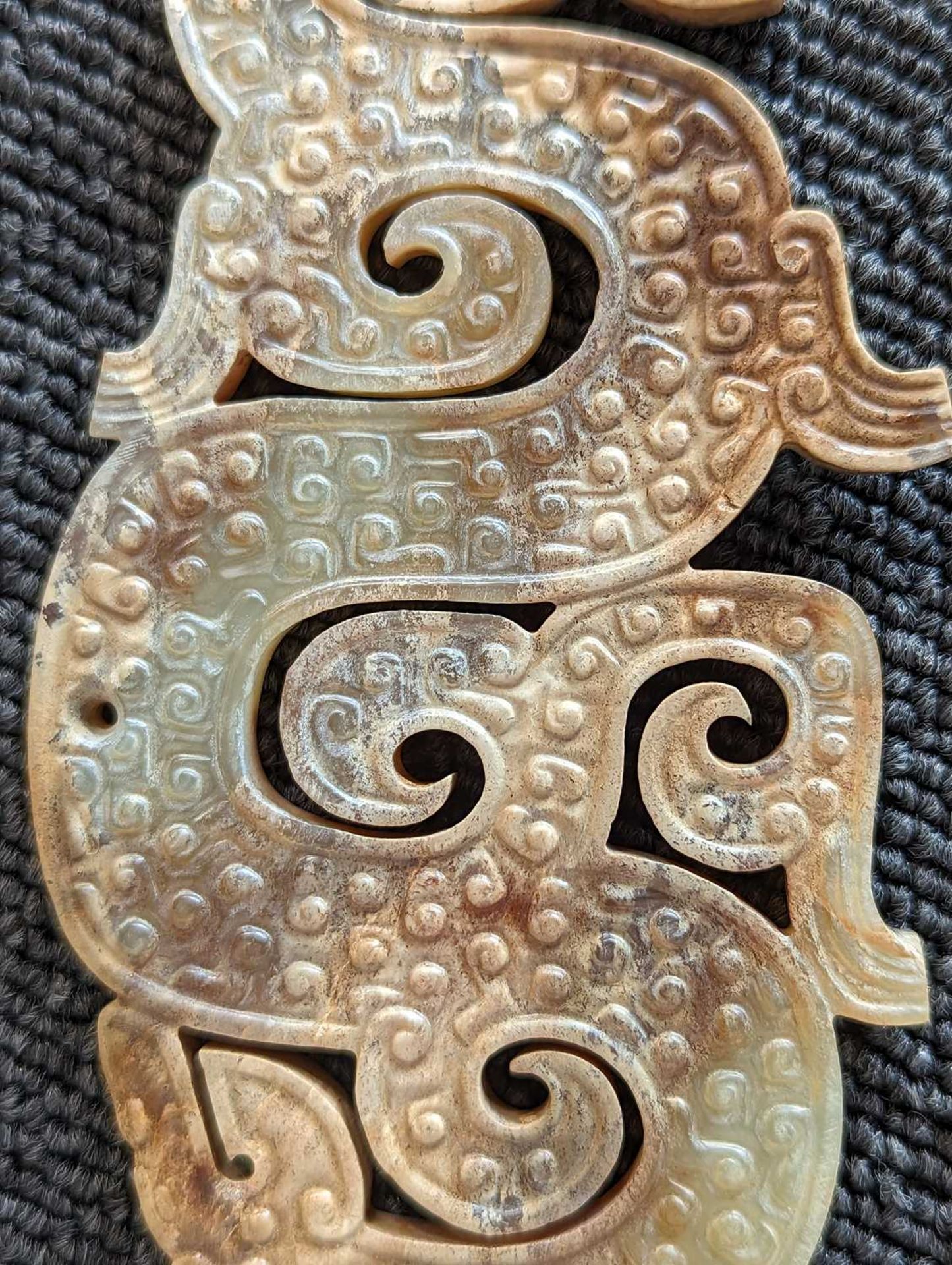 DRAGON-SHAPED PENDANT WITH CIRRUS CLOUD STRIPES - Image 8 of 25