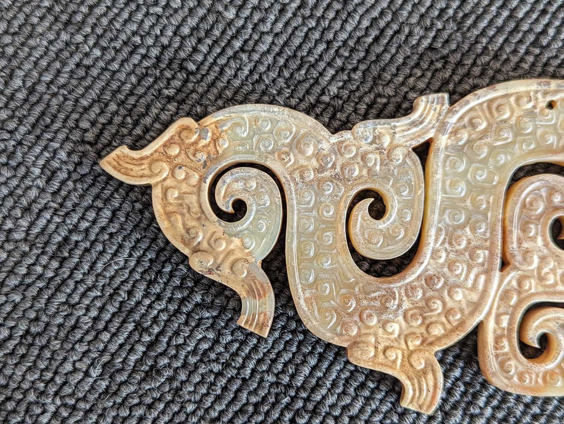 DRAGON-SHAPED PENDANT WITH CIRRUS CLOUD STRIPES - Image 7 of 25