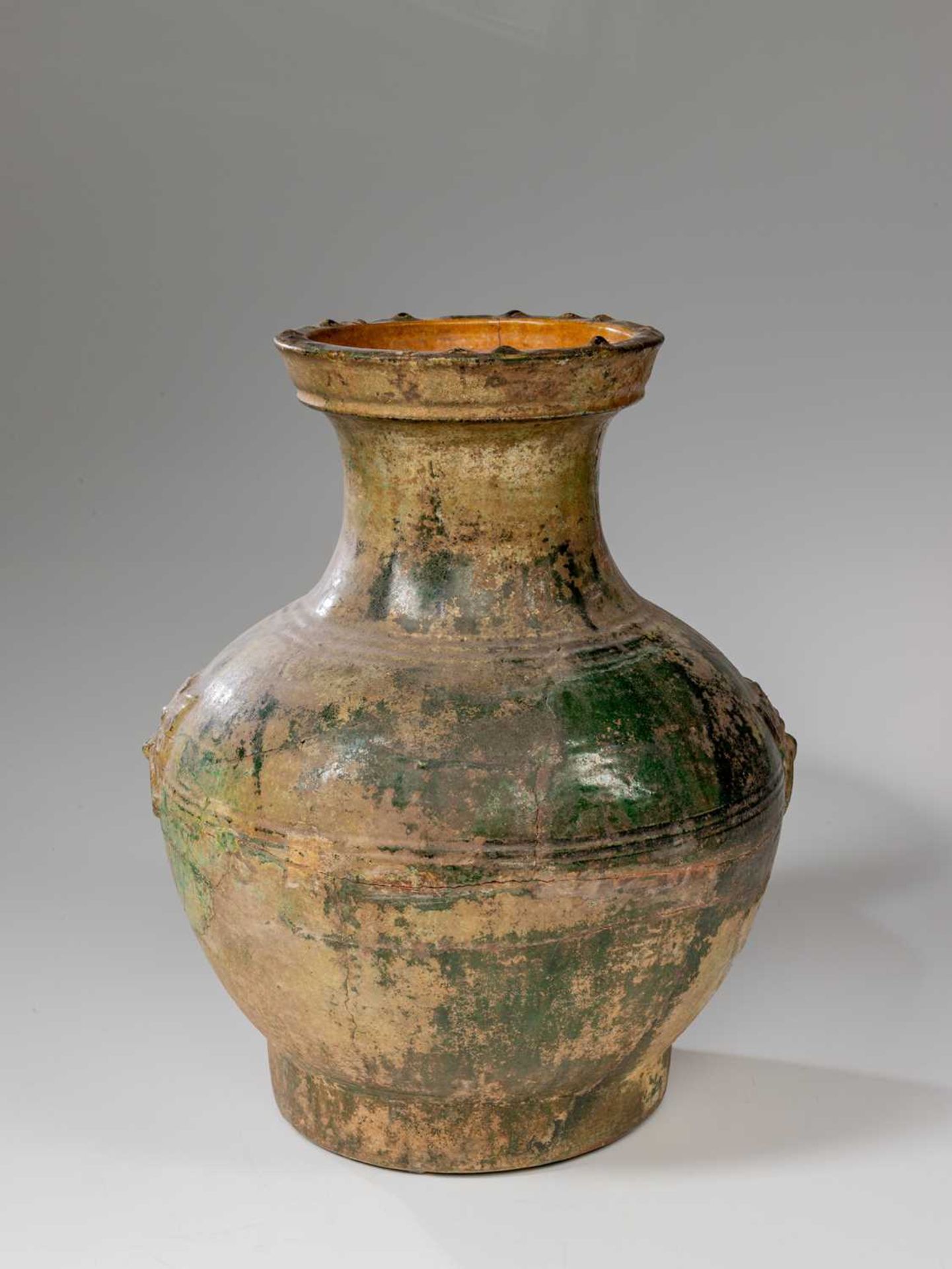 (R) HU TYPE VASE - Image 3 of 6