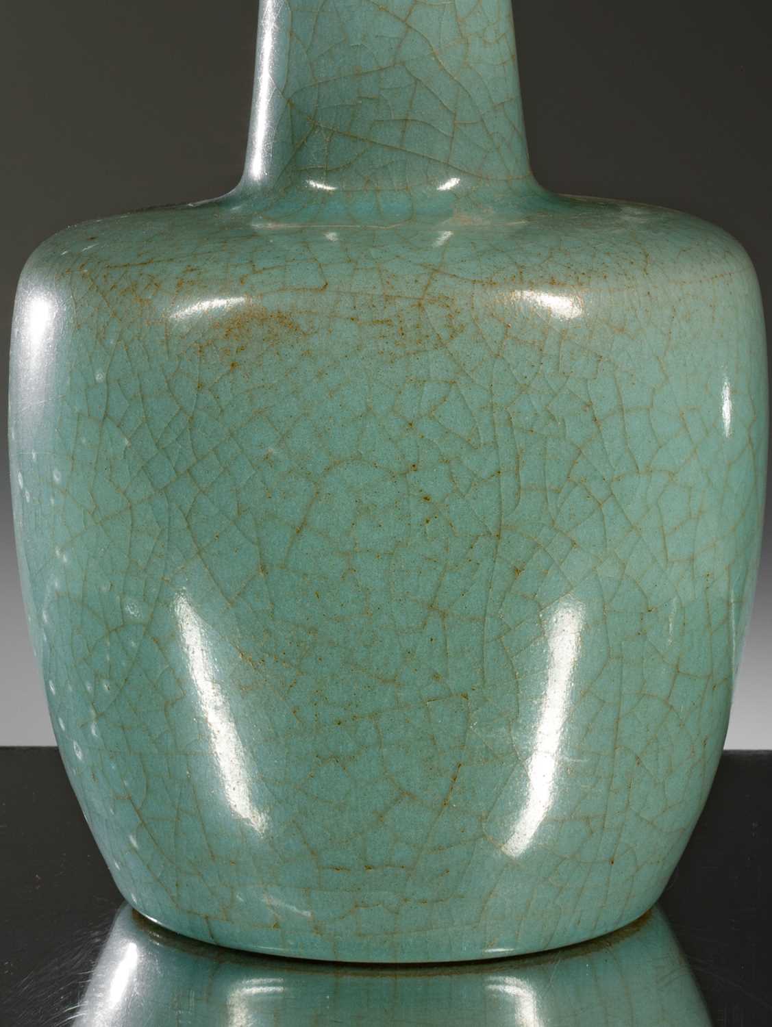 A LONGQUAN CELADON MALLET-SHAPED VASE - Image 5 of 5