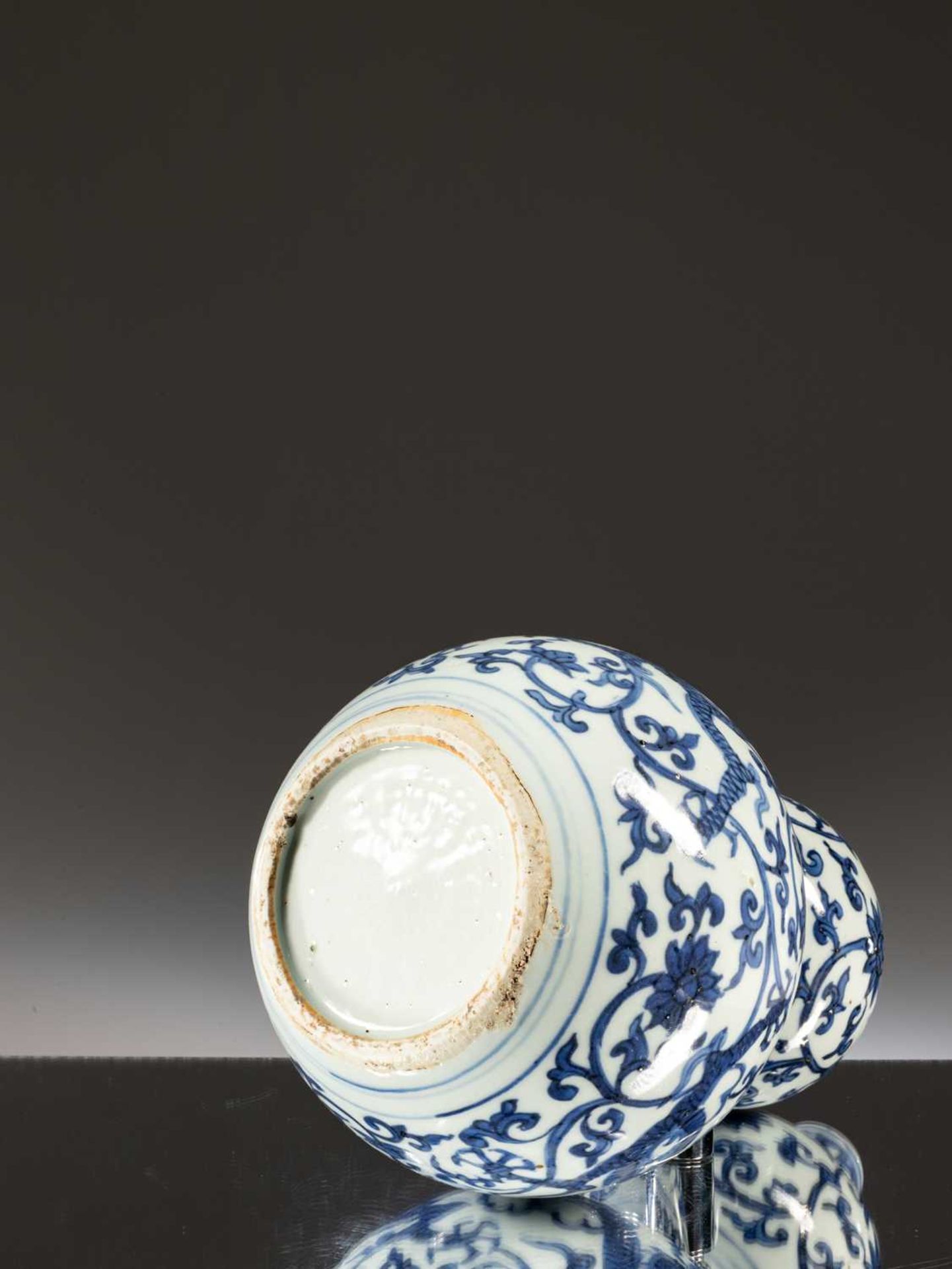 BLUE AND WHITE DOUBLE-GOURD VASE - Image 3 of 4