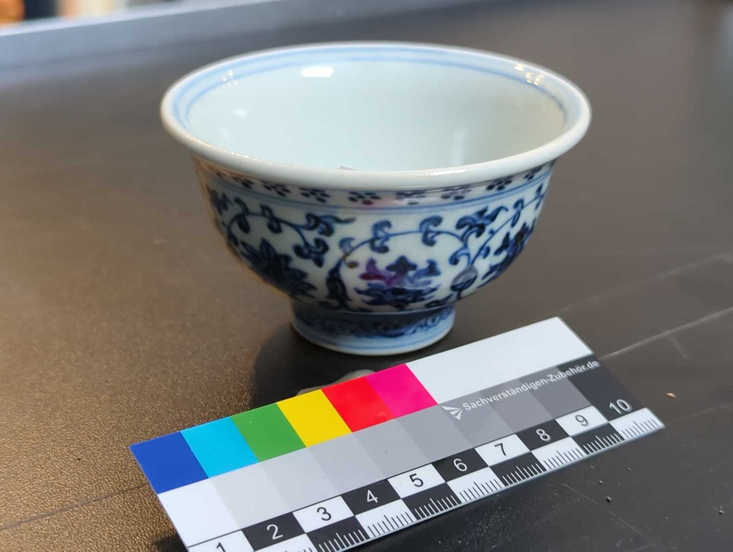 BLUE AND WHITE LOTUS BOWL - Image 6 of 12
