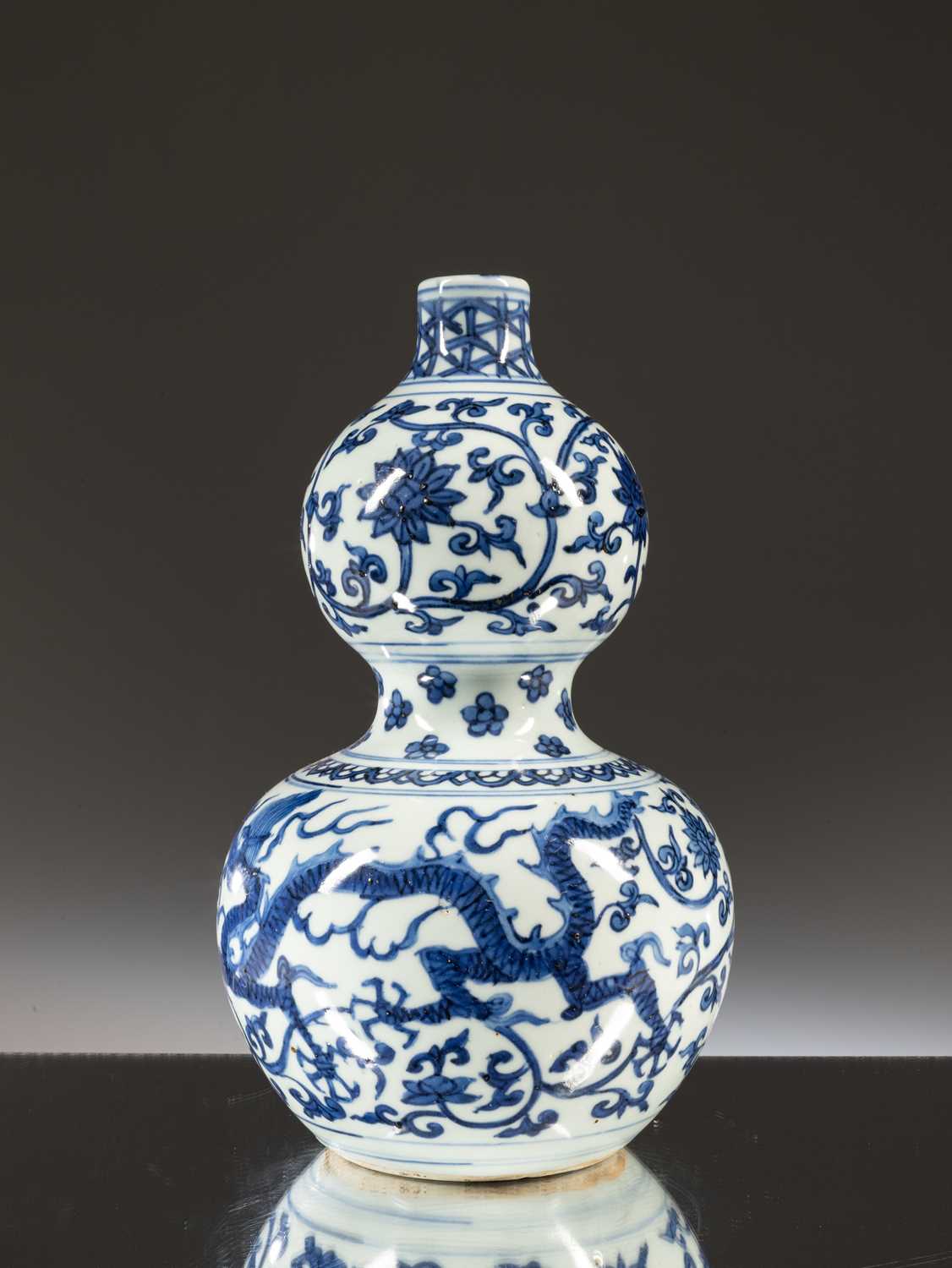BLUE AND WHITE DOUBLE-GOURD VASE - Image 2 of 4