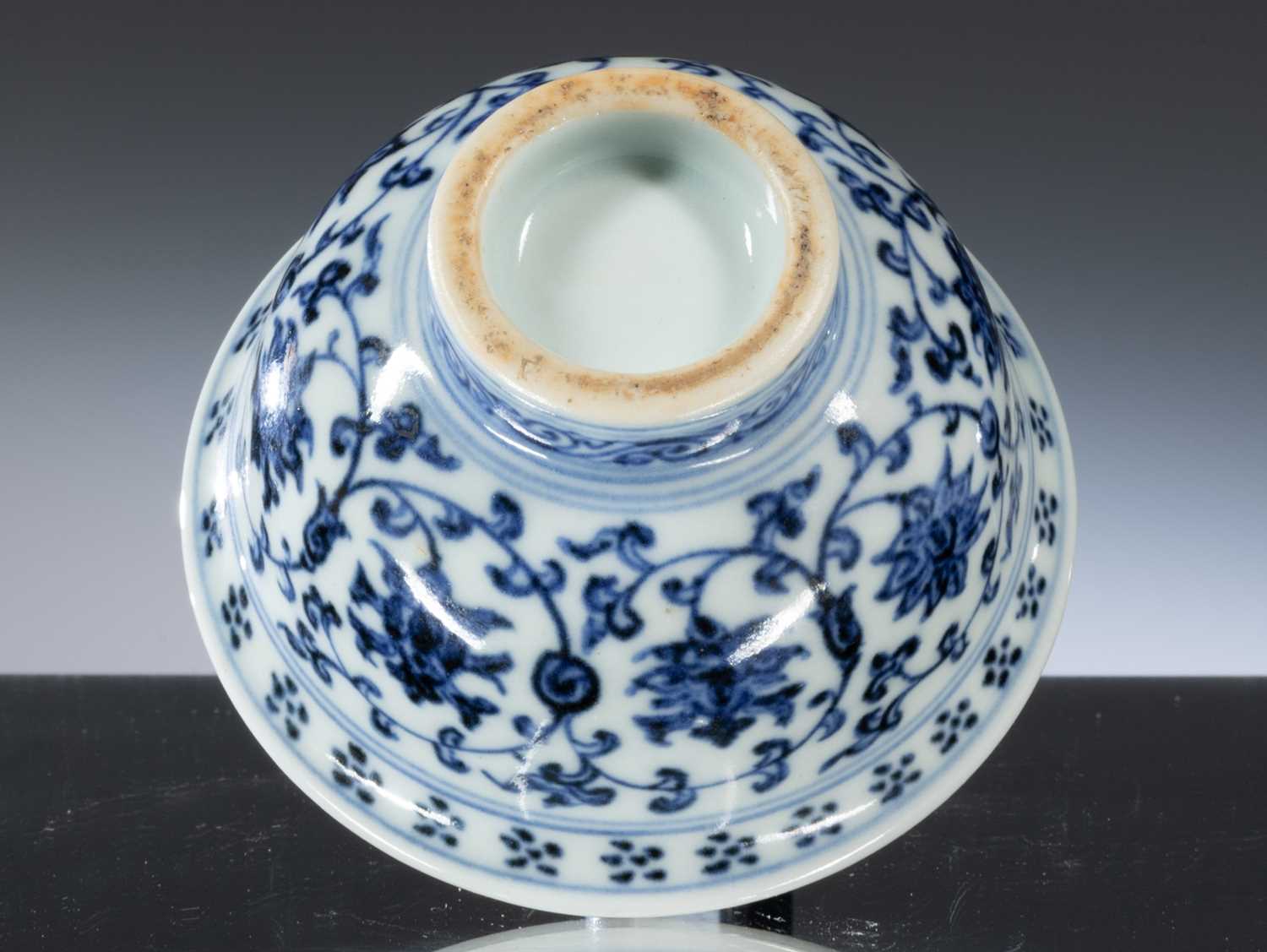 BLUE AND WHITE LOTUS BOWL - Image 3 of 12