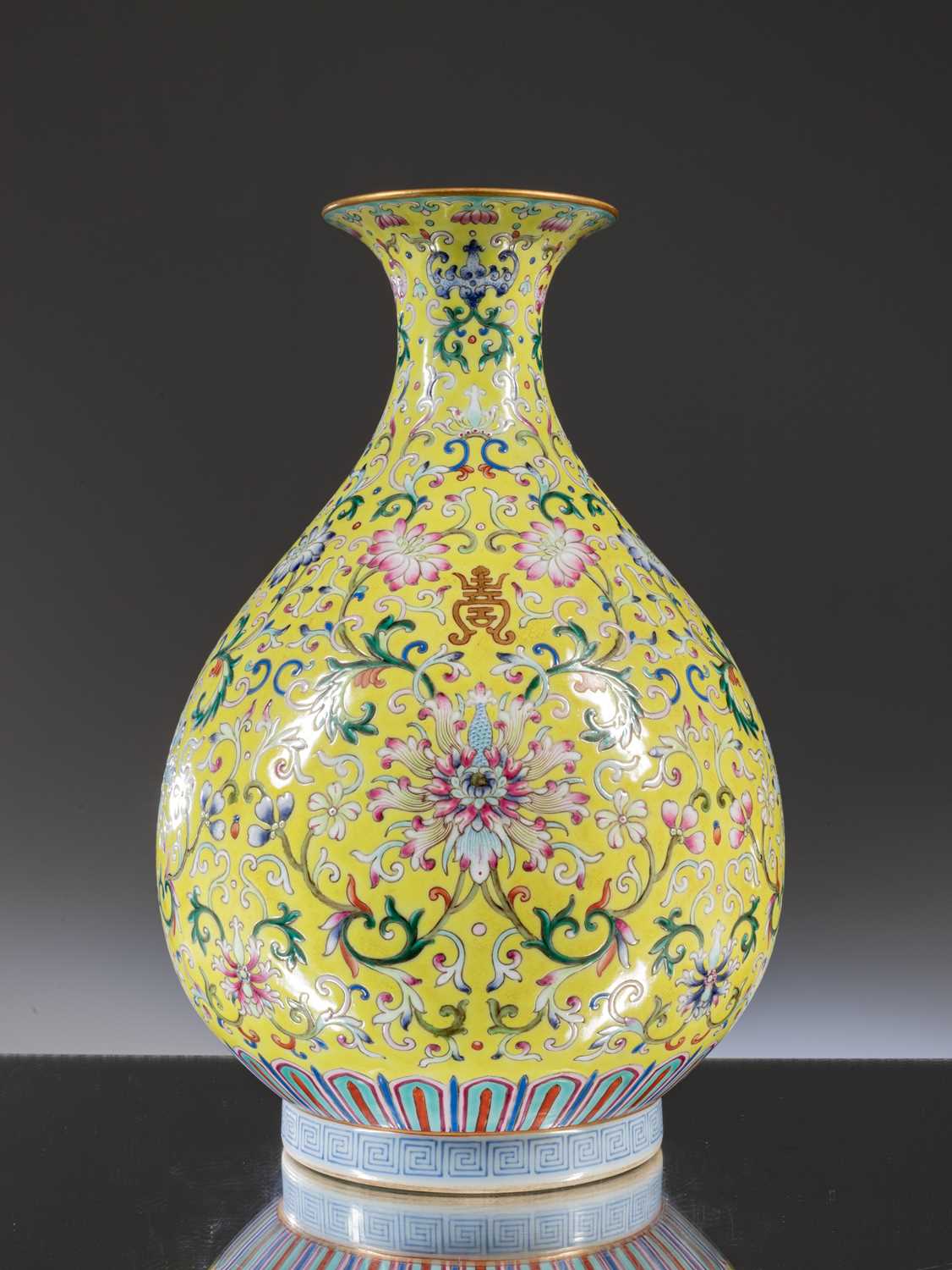 YELLOW-GROUND FAMILIE ROSE YUHUCHUNPING VASE - Image 2 of 13