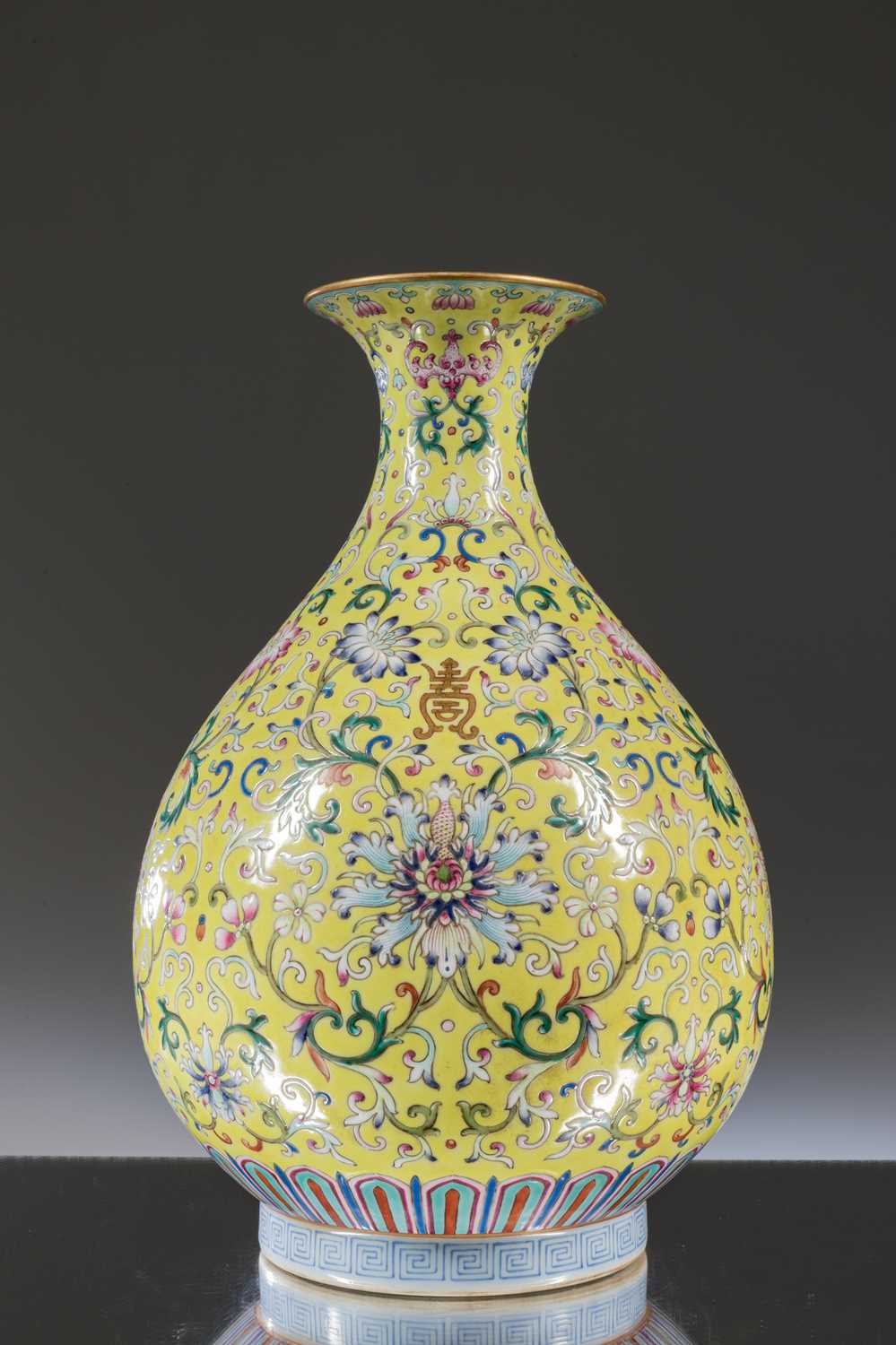 YELLOW-GROUND FAMILIE ROSE YUHUCHUNPING VASE