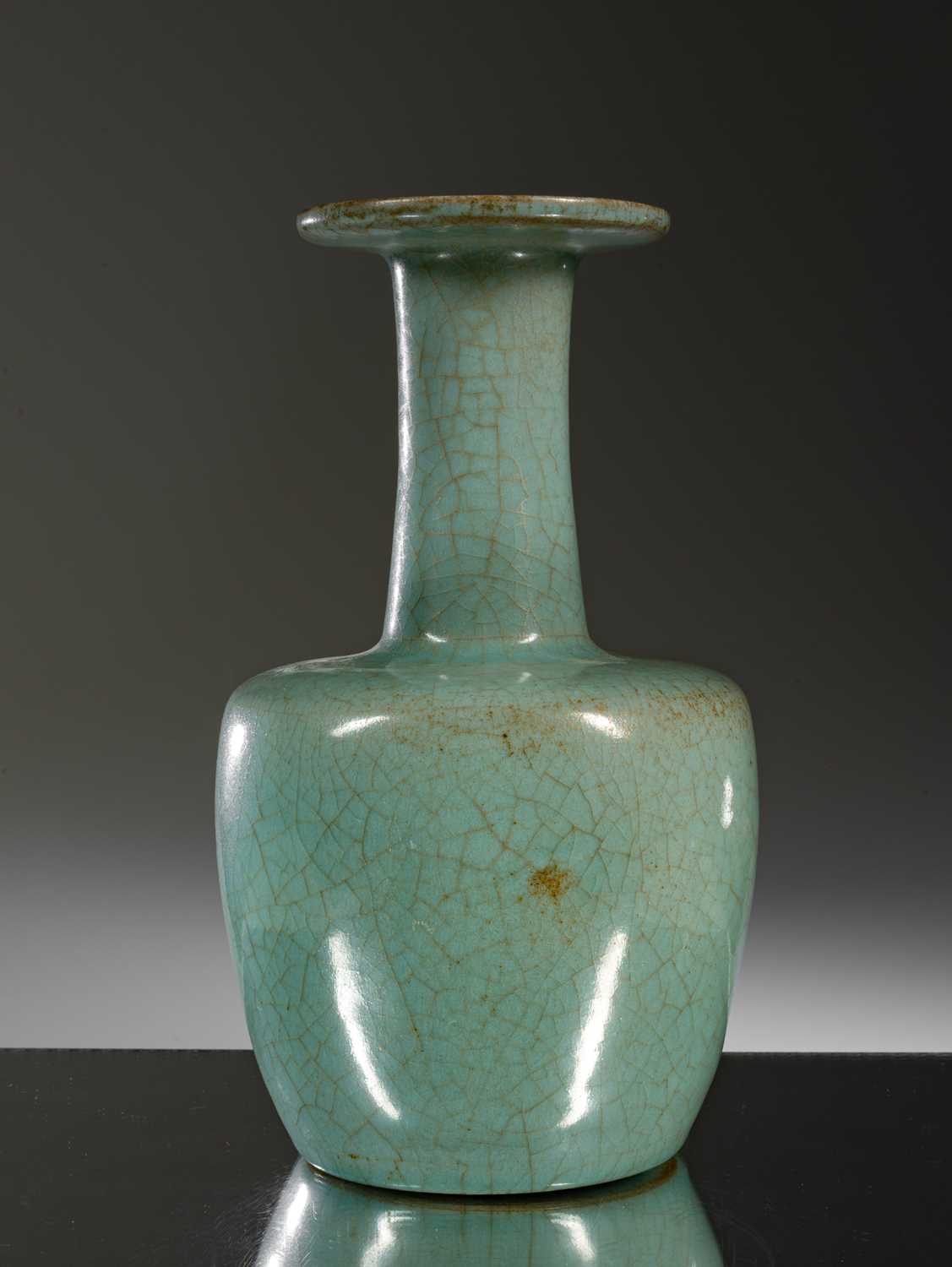 A LONGQUAN CELADON MALLET-SHAPED VASE - Image 2 of 5