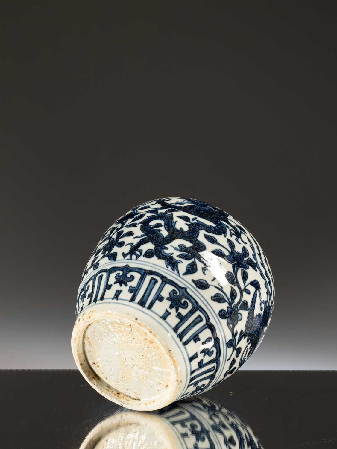 BLUE AND WHITE JAR - Image 3 of 14