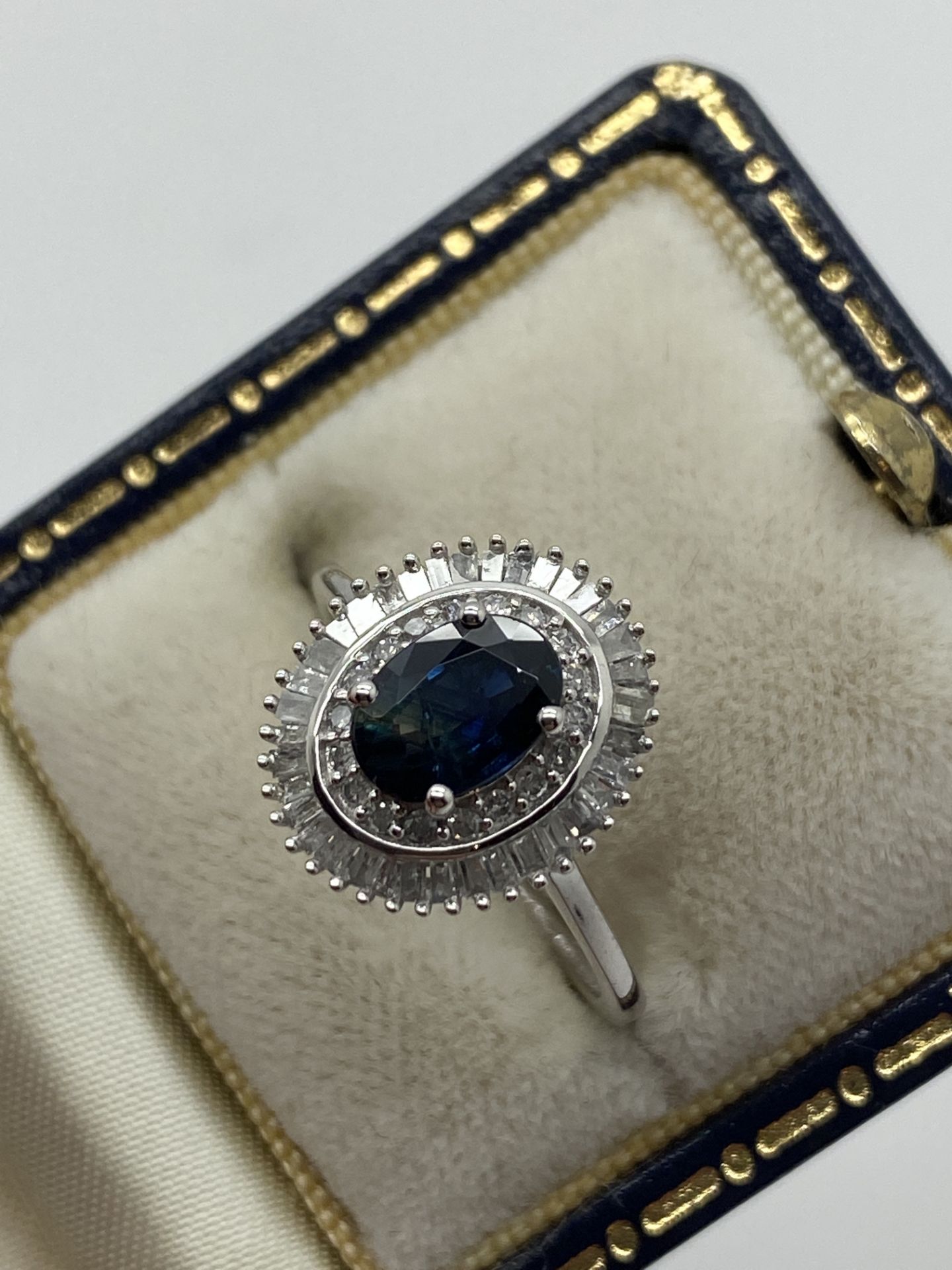 9k GOLD BLUE SAPPHIRE AND DIAMOND RING - APPROX. RING SIZE M - Image 2 of 12