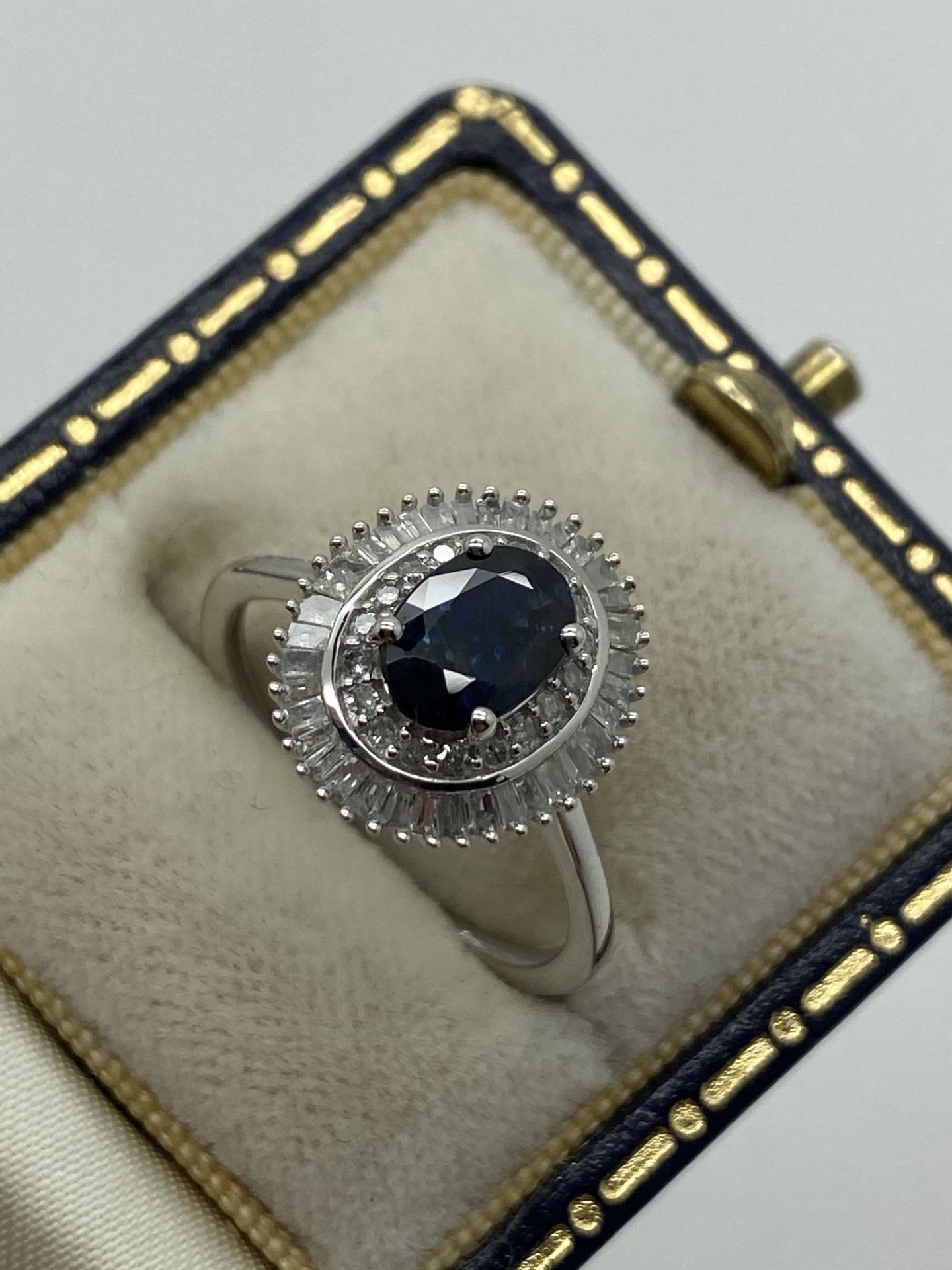 9k GOLD BLUE SAPPHIRE AND DIAMOND RING - APPROX. RING SIZE M - Image 12 of 12