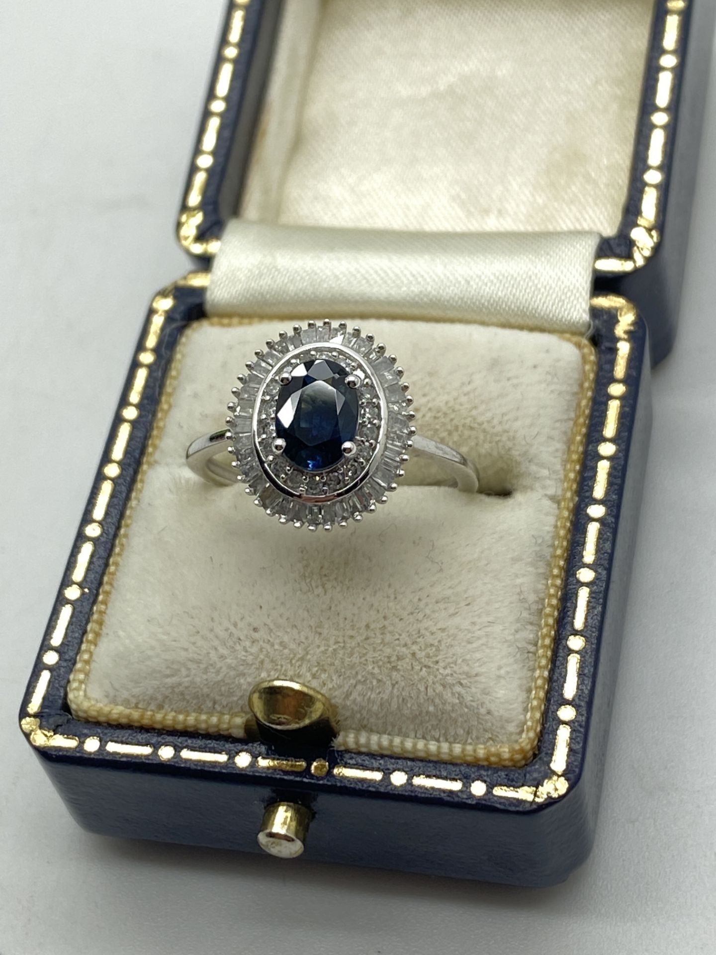 9k GOLD BLUE SAPPHIRE AND DIAMOND RING - APPROX. RING SIZE M - Image 5 of 12