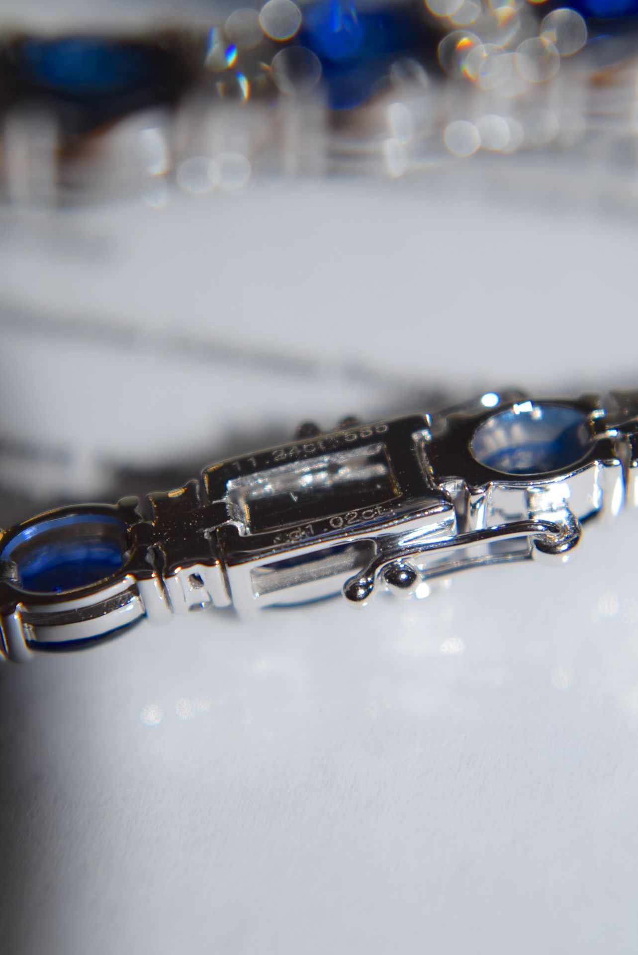 12.26CT BLUE SAPPHIRE & DIAMOND TENNIS BRACELET IN WHITE GOLD WITH BOX & CERTIFICATE CARD - Image 4 of 6