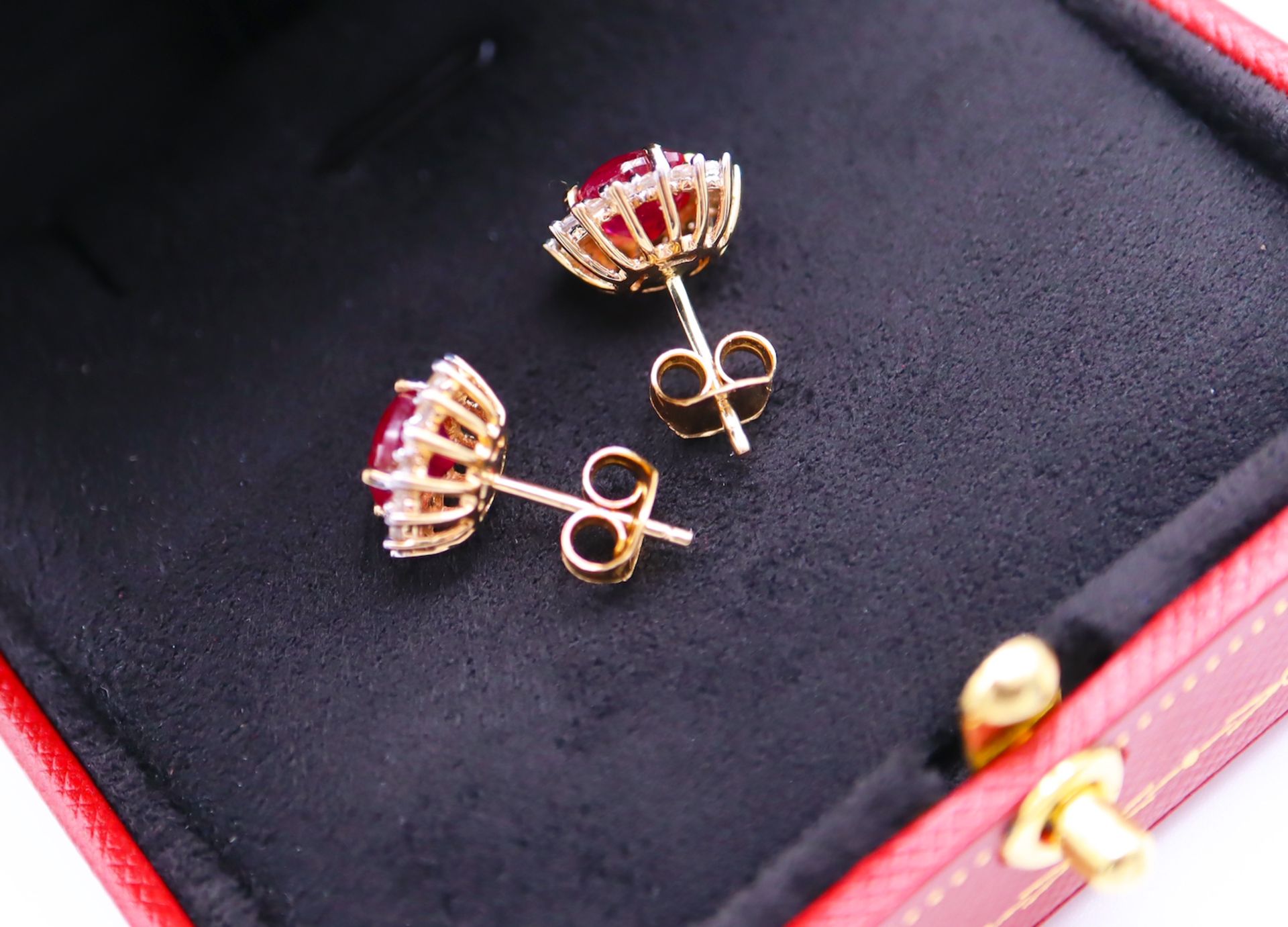 2.52CT RUBY & DIAMOND HALO - SET EAR STUDS IN WHITE & YELLOW GOLD (ROUND BRILLIANT CUTS) WITH BOX - Image 2 of 2