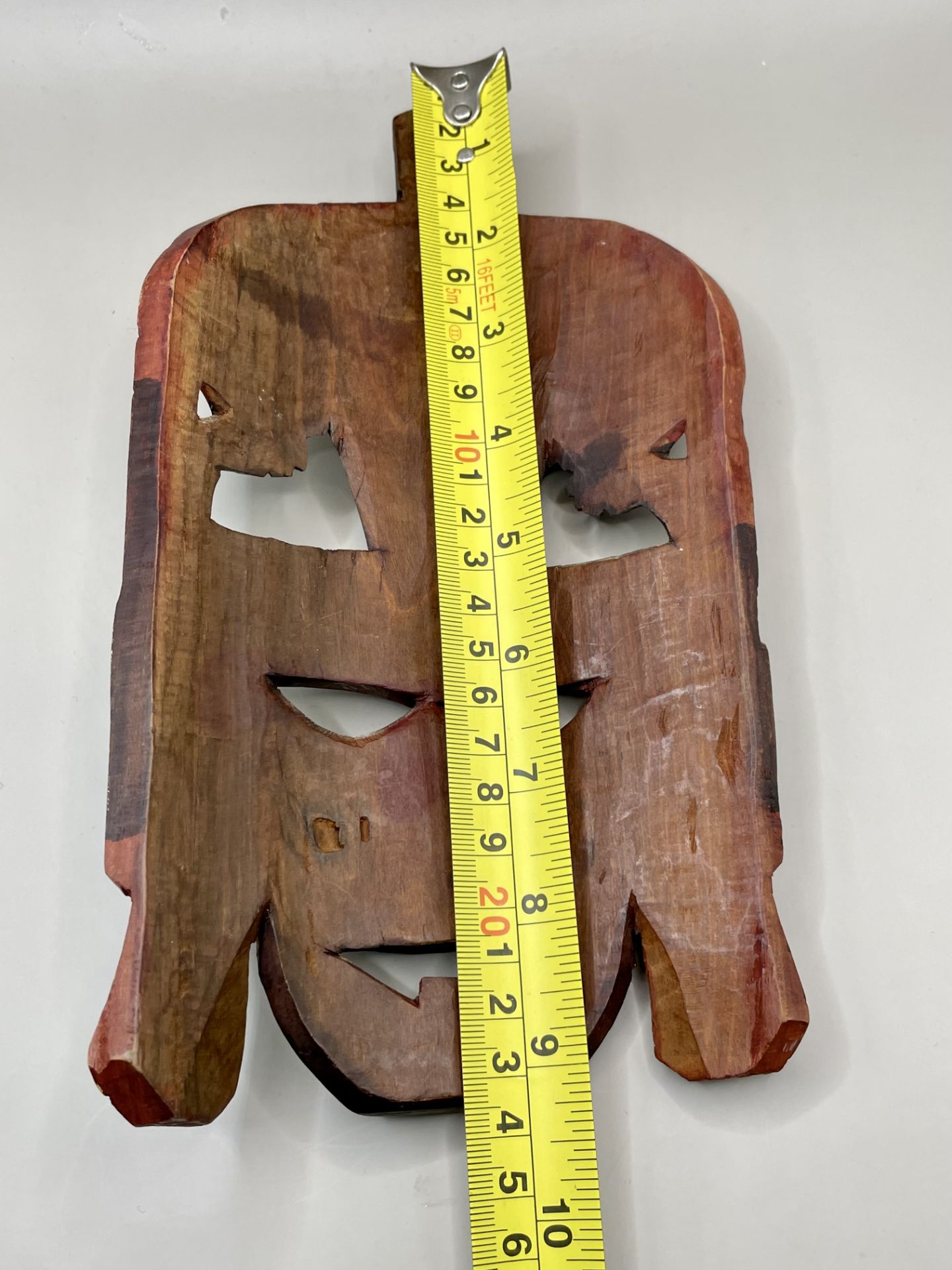 A wooden vintage hand carved African face mask. Great condition. - Image 3 of 3