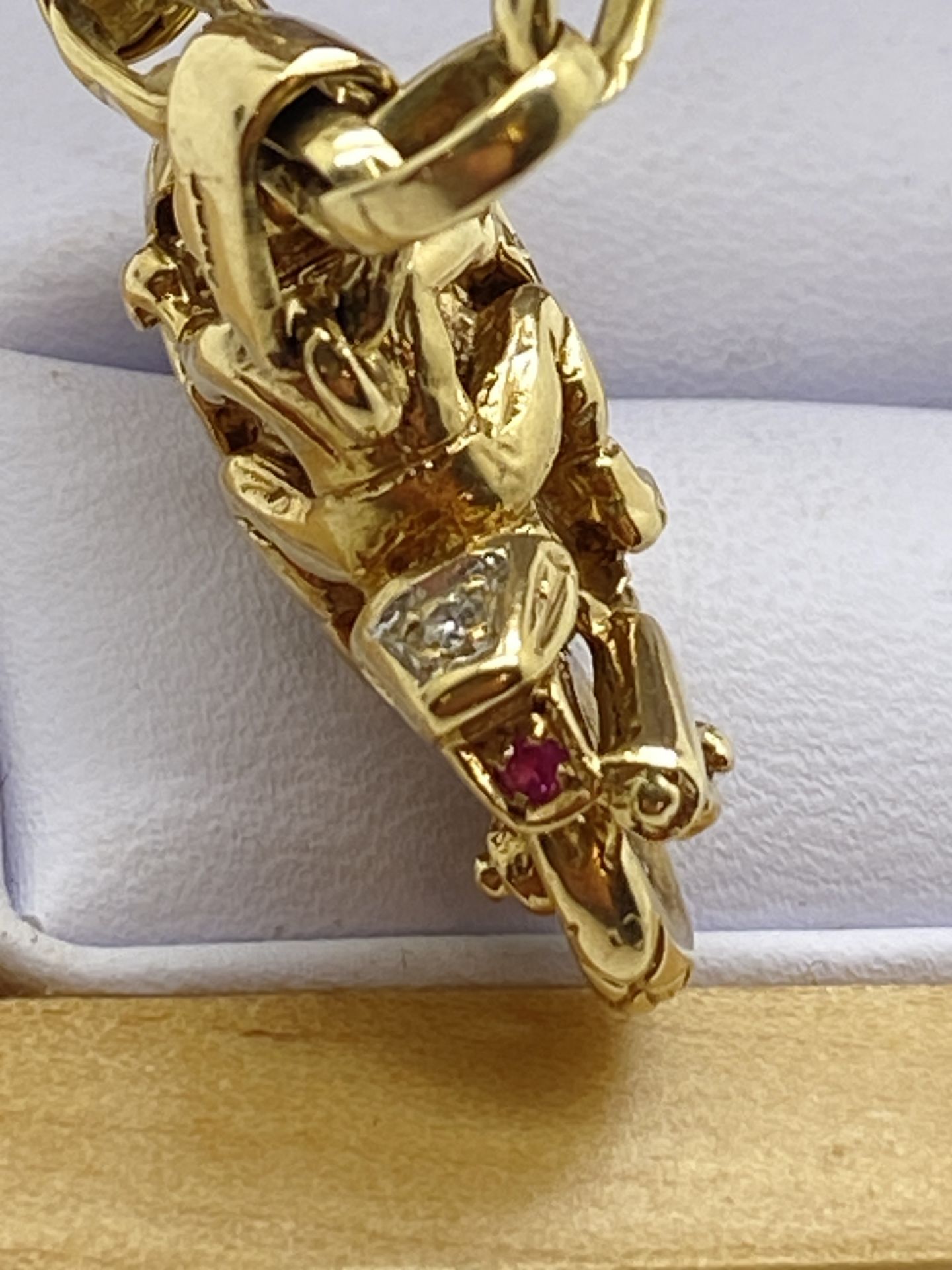 FINE 9ct GOLD BESPOKE DIAMOND / RUBY SET MOTORBIKE PENDANT WITH 9ct GOLD CHAIN OVER 30 GRAMS - Image 4 of 4