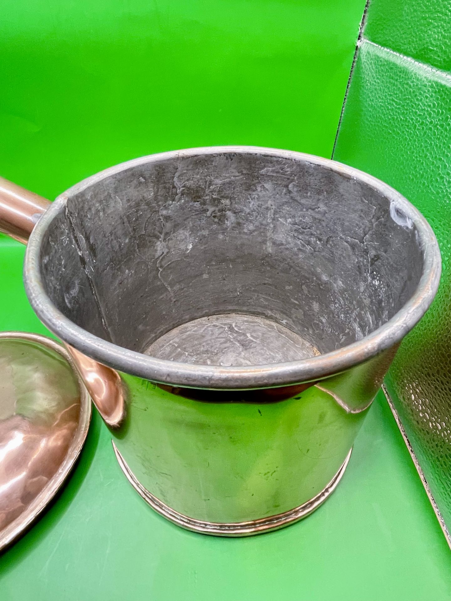 An Antique Georgian Copper Boiling pan lined on the inside with tin. Great condition stunning item. - Image 9 of 10