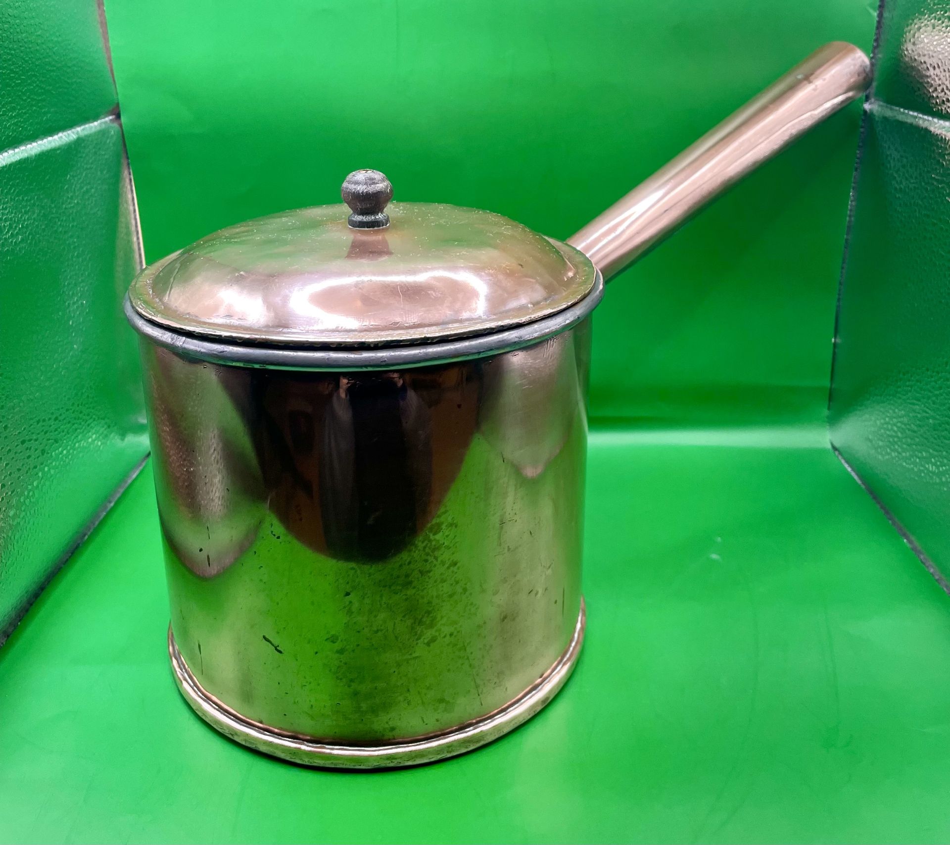 An Antique Georgian Copper Boiling pan lined on the inside with tin. Great condition stunning item.