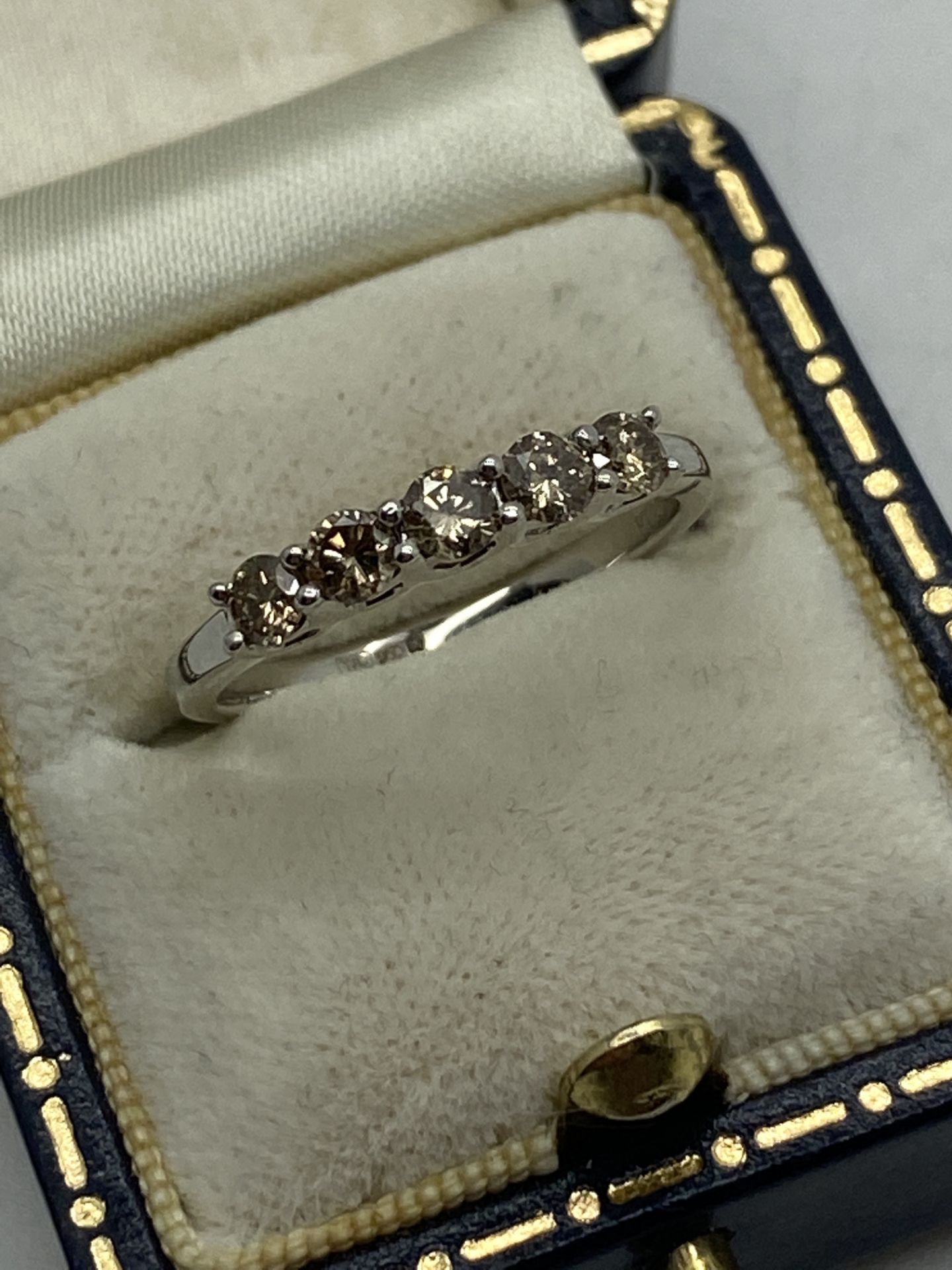 950 PLATINUM 5 STONE COGNAC DIAMOND RING - APPROX. RING SIZE L - Image 6 of 12