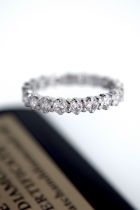 STUNNING 2.80CT VS1-2 / E-F ROUND BRILLIANT CUT DIAMOND FULL ETERNITY BAND RING IN 18CT WHITE GOLD