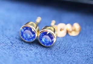 *BEAUTIFUL* 1.30CT BRIGHT BLUE SAPPHIRE STUD EARRINGS SET IN 18K YELLOW GOLD