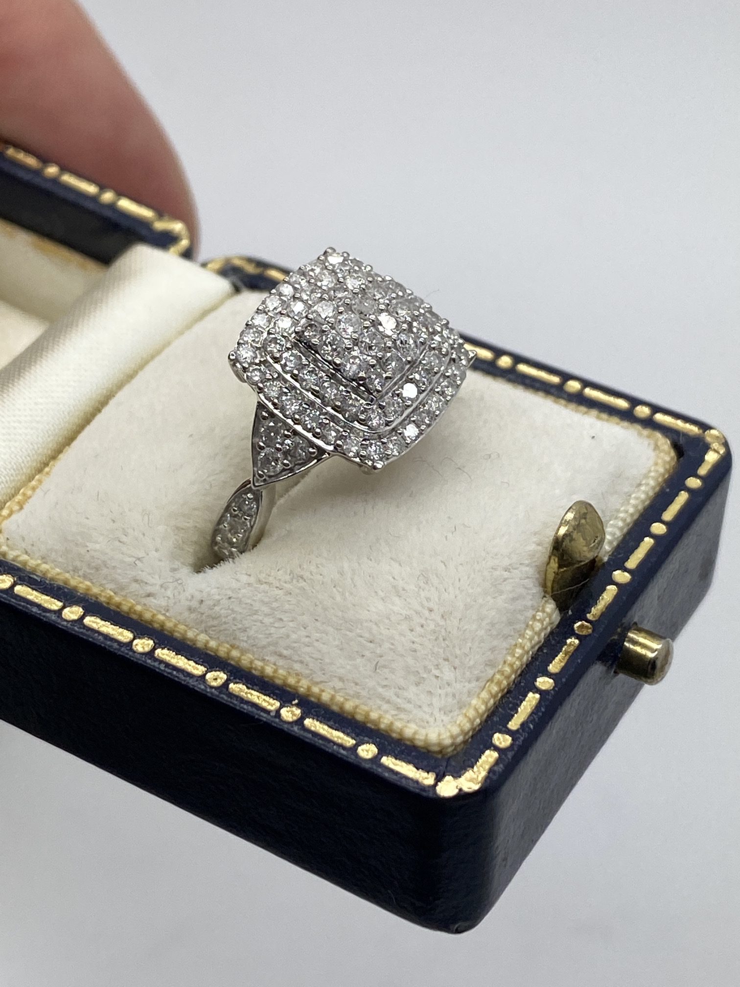 9k WHITE GOLD APPROX. 1.00ct DIAMOND RING - APPROX - Image 11 of 14