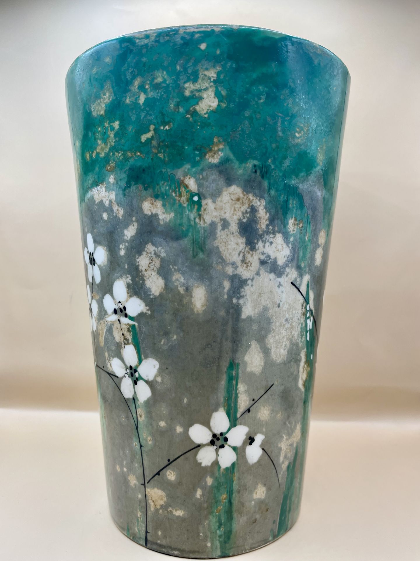 An  Art Deco 1930s large Myott hand painted vase with floral design. Lovely condition. Period item. - Image 7 of 9