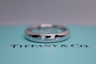 VVS TIFFANY & CO. PLATINUM "ETOILE" DIAMOND BAND RING (BOXED & DIAMOND CERT £3,995.00)
