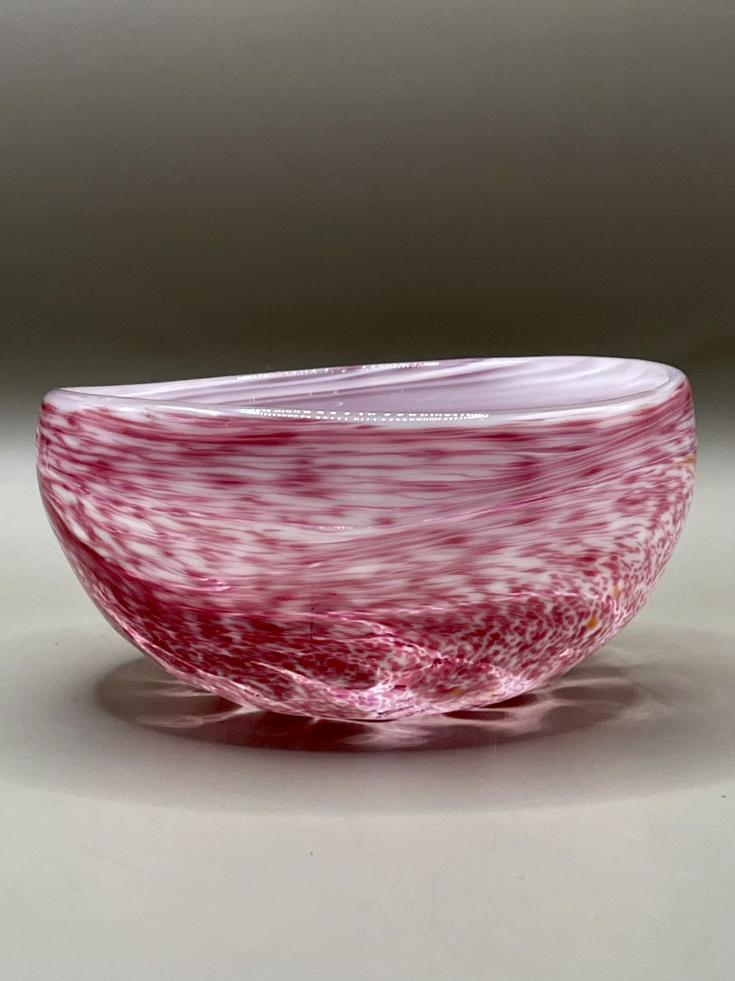 A lovely Murano small glass dish with swirl and white pattern.&nbsp; - Image 4 of 7