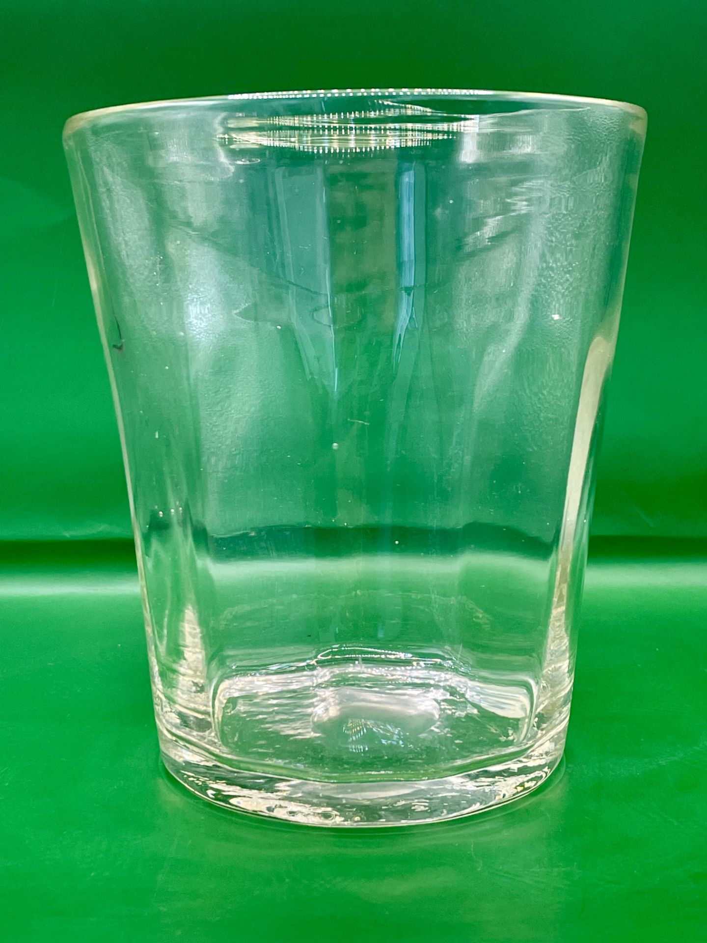A large 1780s Georgian Glass Tumbler in very good condition. - Image 3 of 7