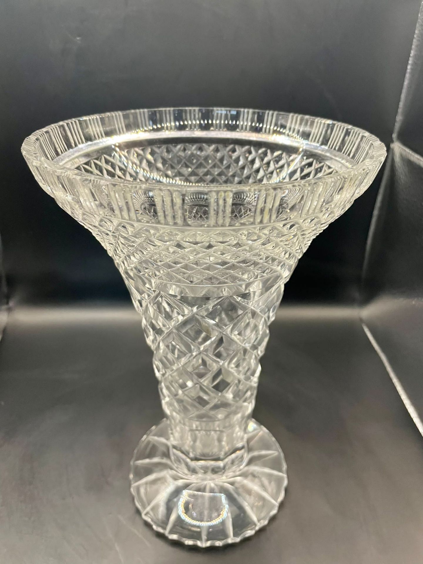 1930s American Brilliant Style Lead Crystal Diamond Cut Glass Medium Size Posy Footed Vase Pedestal  - Image 3 of 10