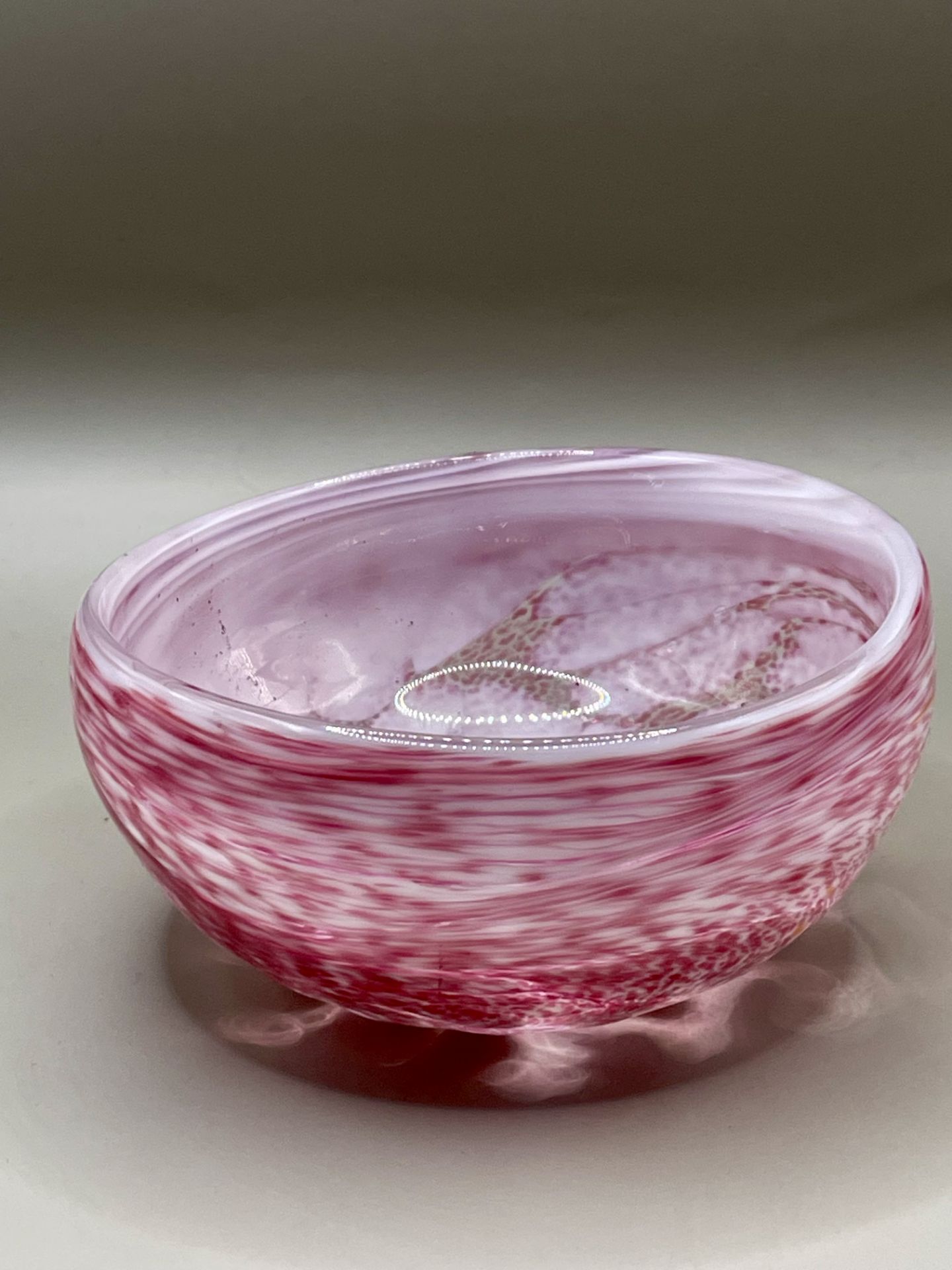 A lovely Murano small glass dish with swirl and white pattern.&nbsp; - Image 3 of 7