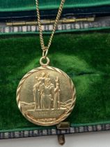 9ct GOLD PRECIOUS FRIEND PENDANT WITH CHAIN OF APPROX. LENGTH 20'