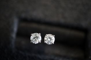 18K WHITE GOLD - DIAMOND STUD EARRINGS (DIAMOND 3.1mm DIAMETER)