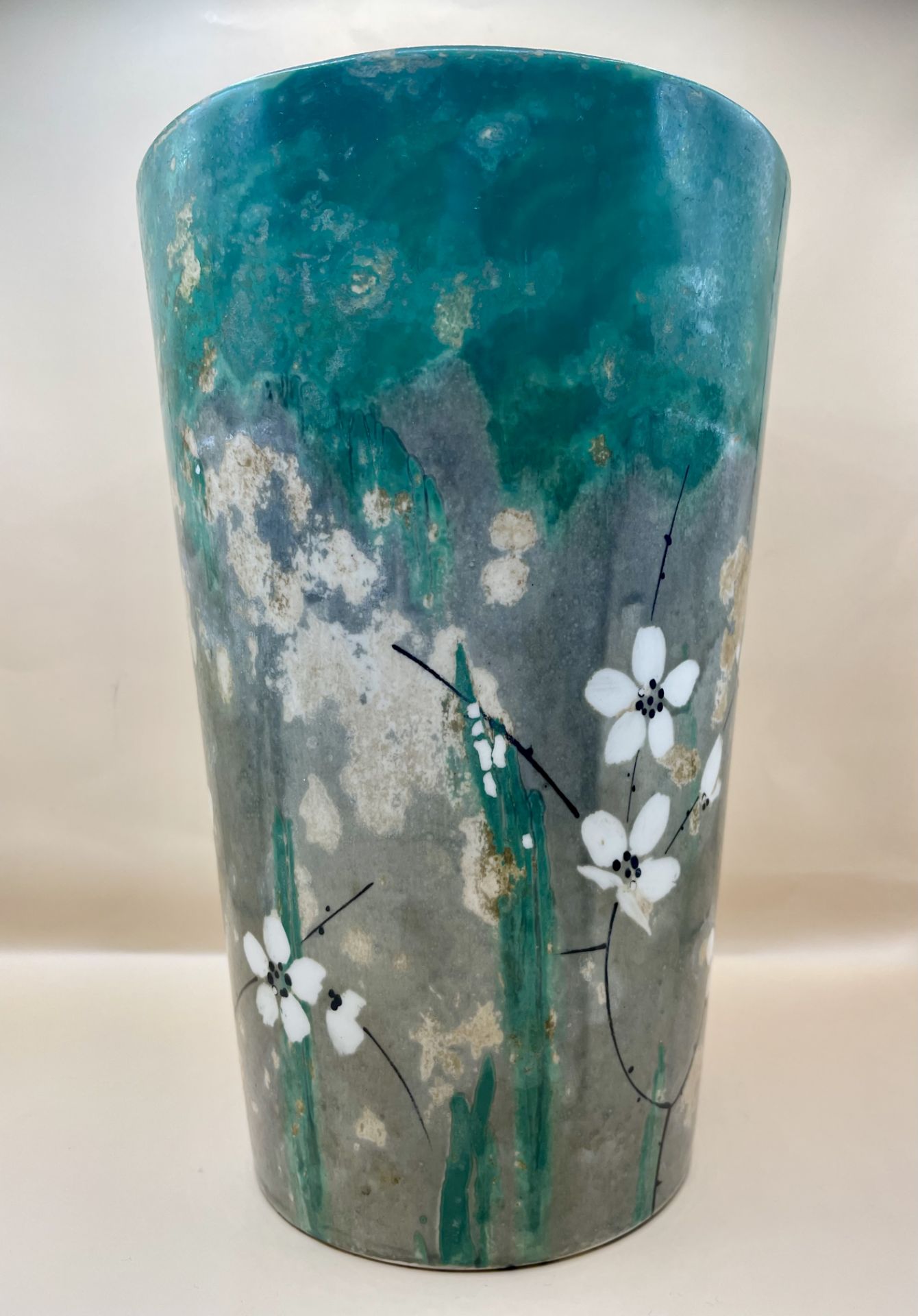 An  Art Deco 1930s large Myott hand painted vase with floral design. Lovely condition. Period item. - Image 8 of 9