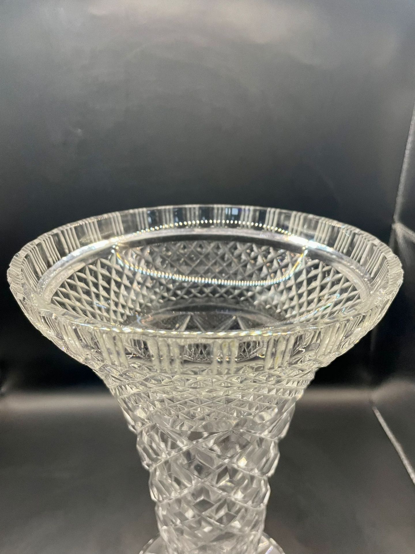 1930s American Brilliant Style Lead Crystal Diamond Cut Glass Medium Size Posy Footed Vase Pedestal  - Image 8 of 10
