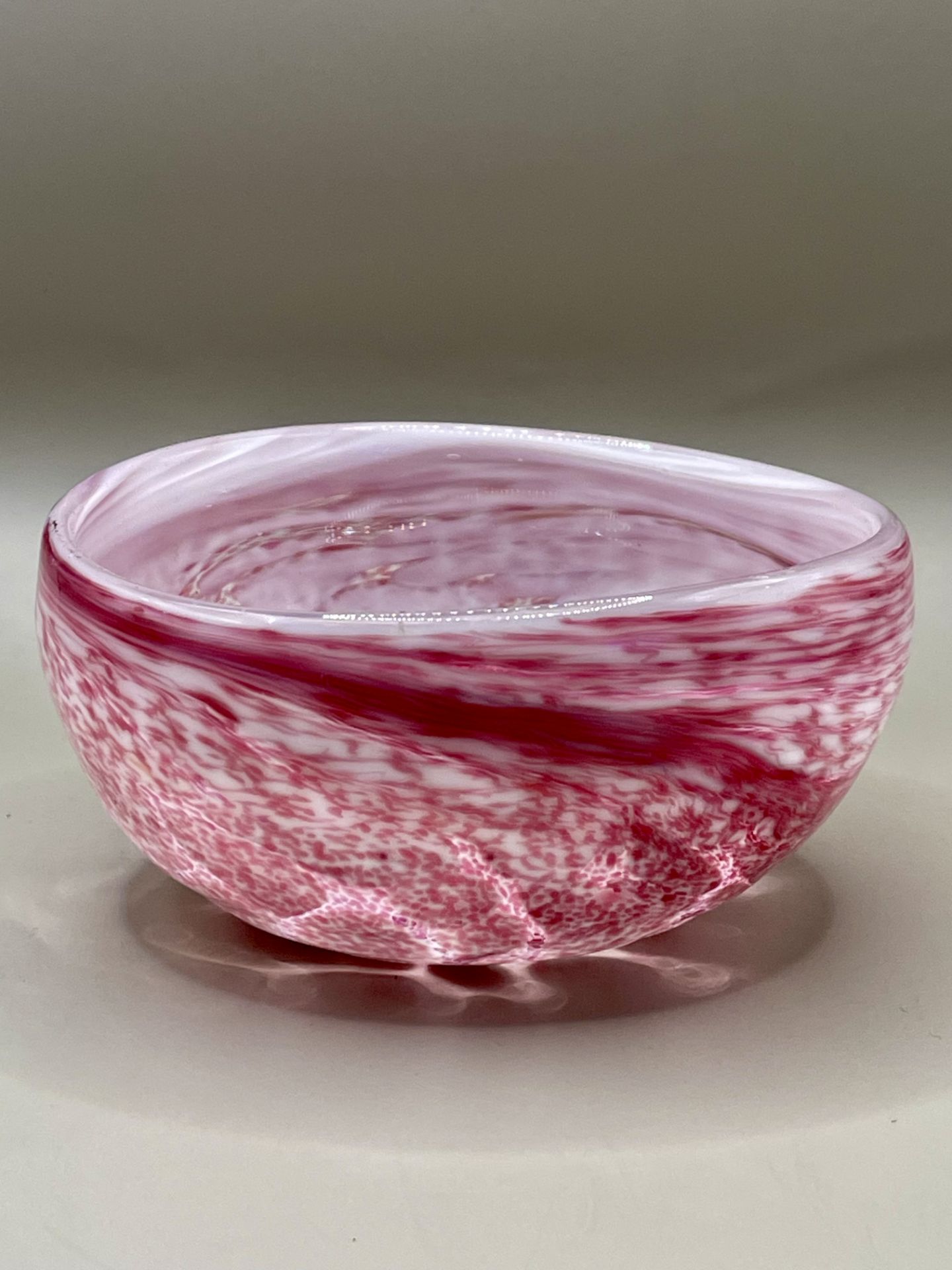 A lovely Murano small glass dish with swirl and white pattern.&nbsp;