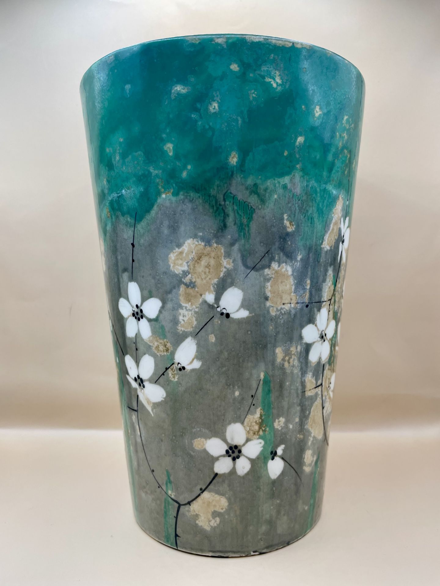 An  Art Deco 1930s large Myott hand painted vase with floral design. Lovely condition. Period item. - Image 9 of 9