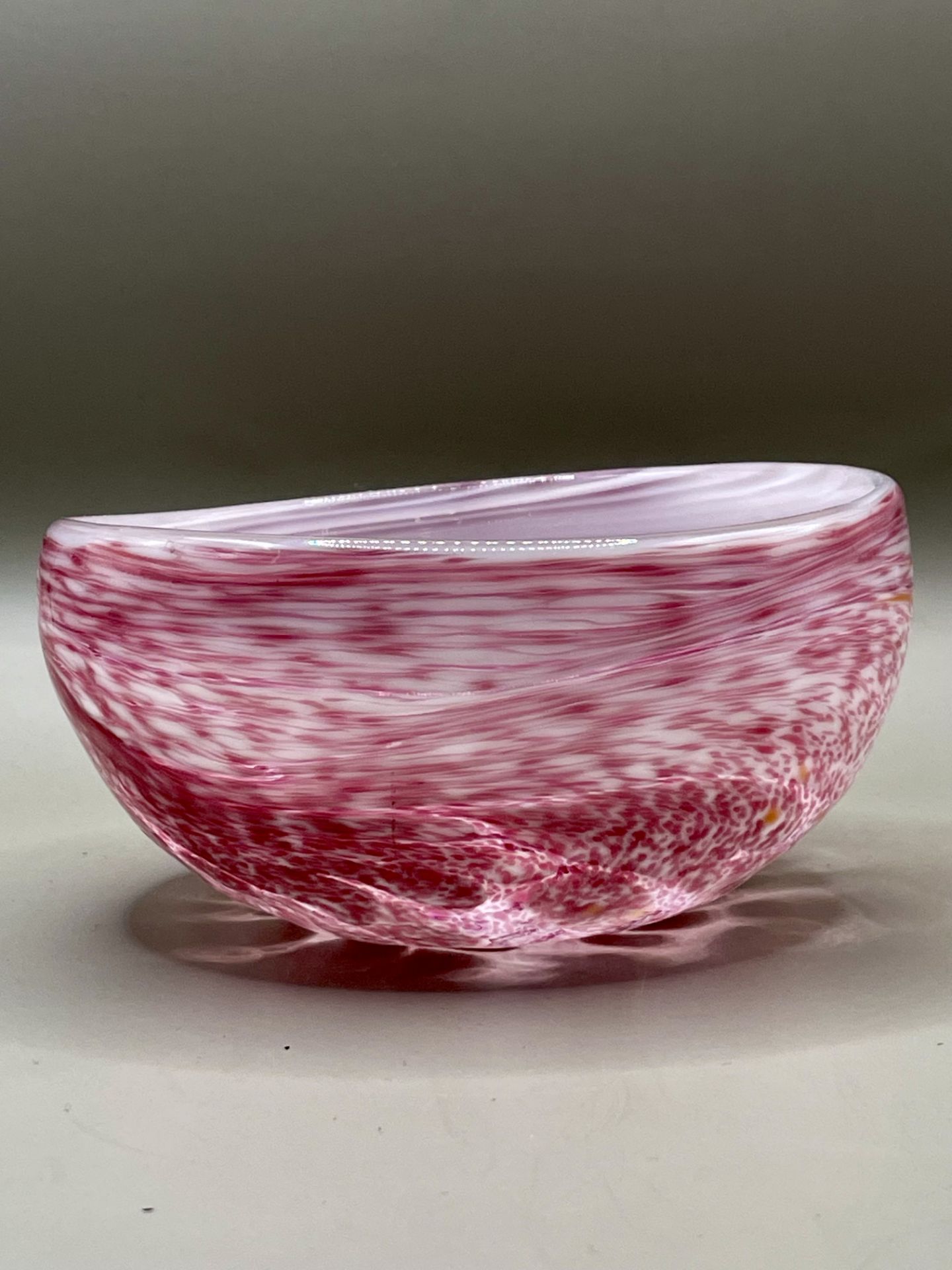 A lovely Murano small glass dish with swirl and white pattern.&nbsp; - Image 6 of 7