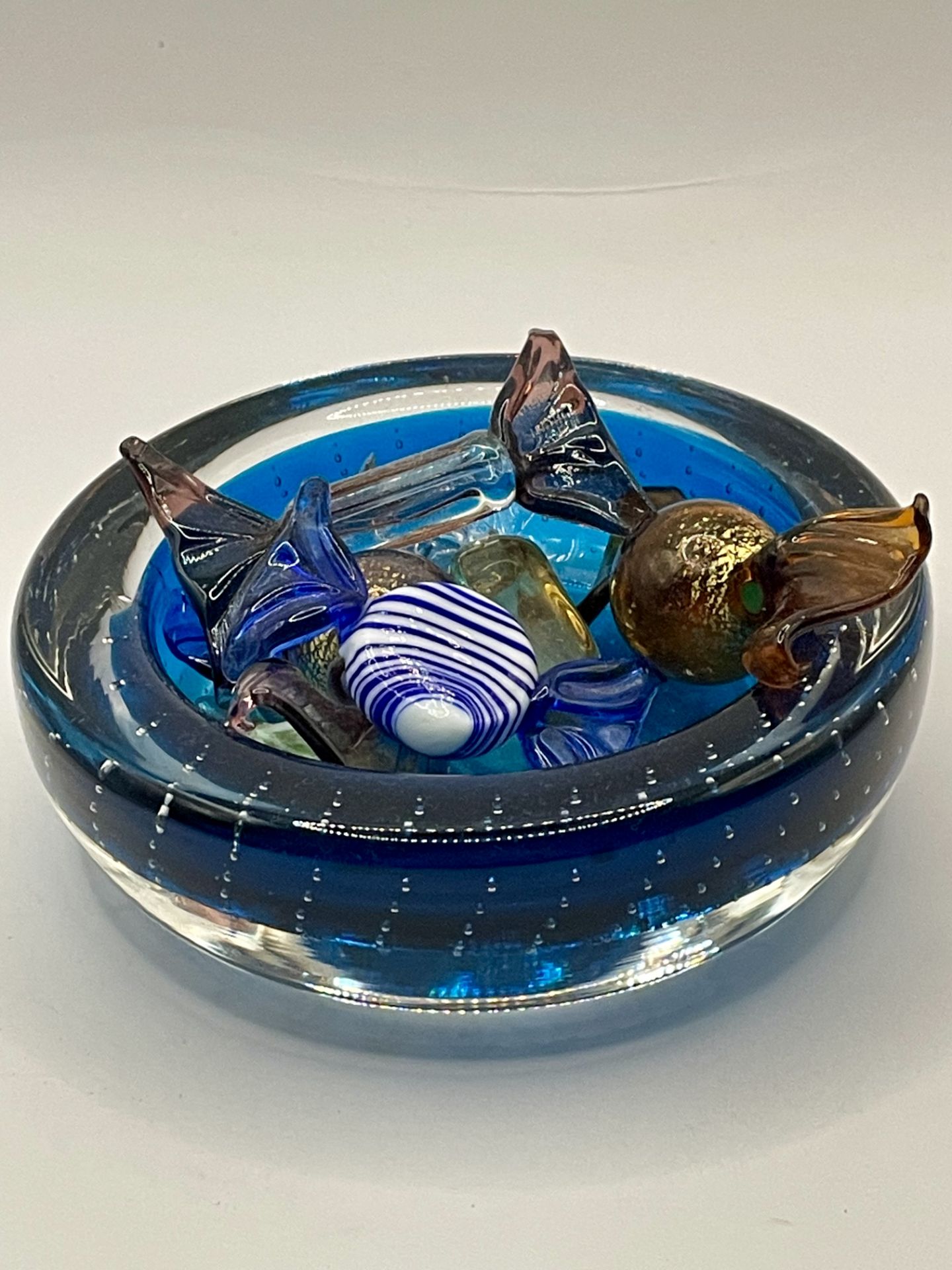 MURANO 1950's MID CENTURY CONTROLLED BUBBLE BLOWN ASHTRAY POT WITH MURANO GLASS SWEETS - Image 2 of 13