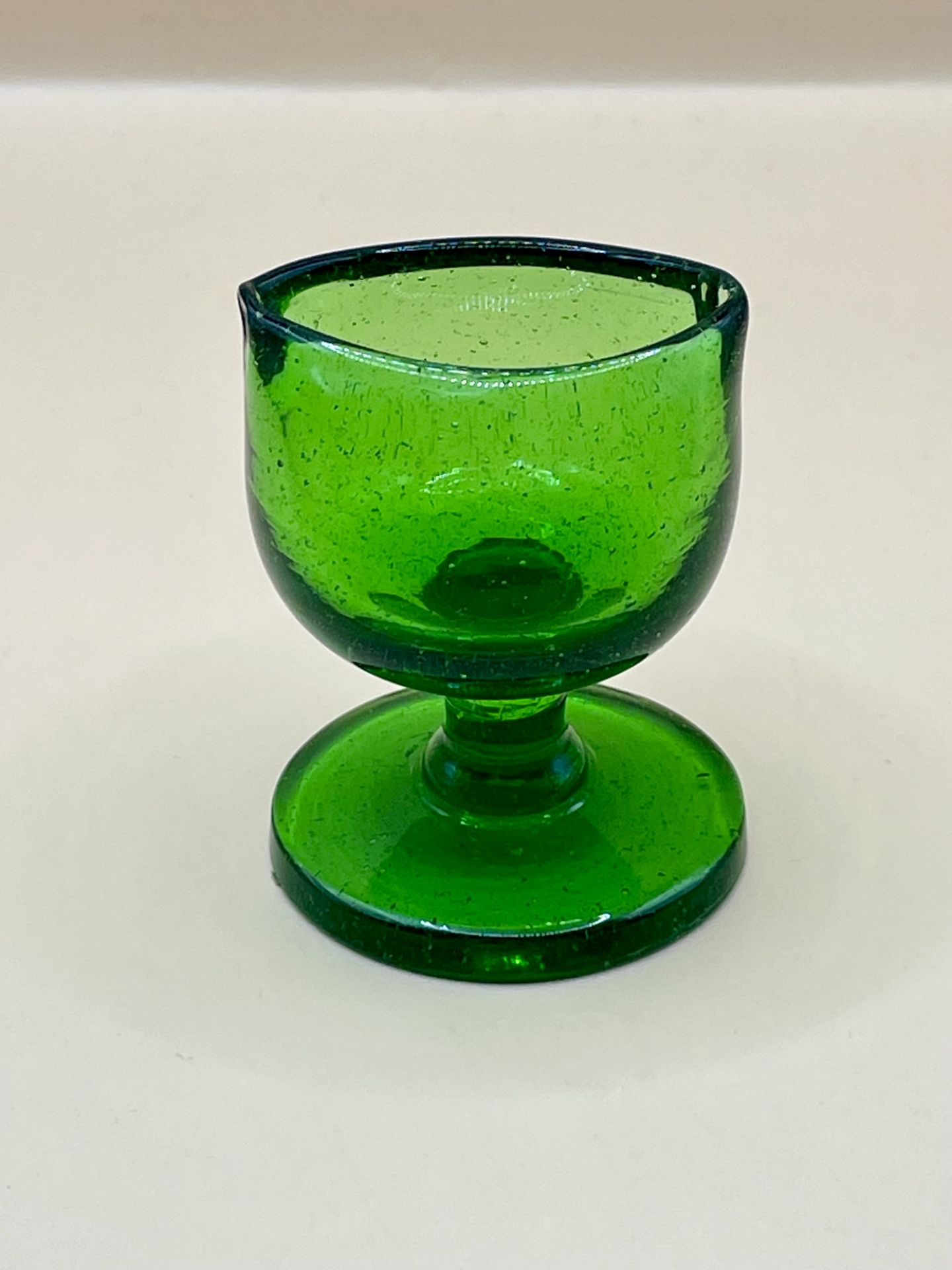 A Victorian Green glass eye bath great condition.  - Image 3 of 4