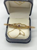 ANTIQUE 9ct GOLD TOURMALINE AND SEED PEARL BROOCH WITH SAFETY CHAIN