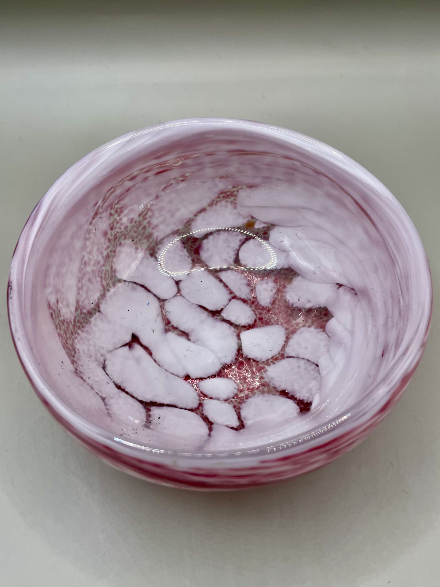 A lovely Murano small glass dish with swirl and white pattern.&nbsp; - Image 5 of 7