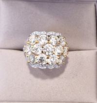 STUNNING! * 5.86CT * DIAMOND CLUSTER RING in 18K GOLD (Total Weight: 6.50g)
